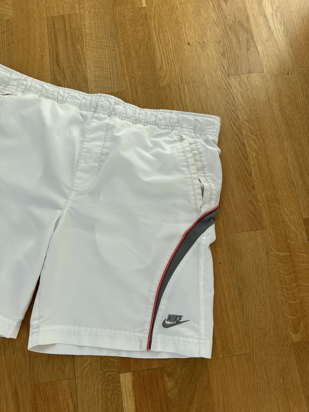 Nike Vintage Nike Shorts White Men M Size Fit Logo Size US 33 - 8 Thumbnail