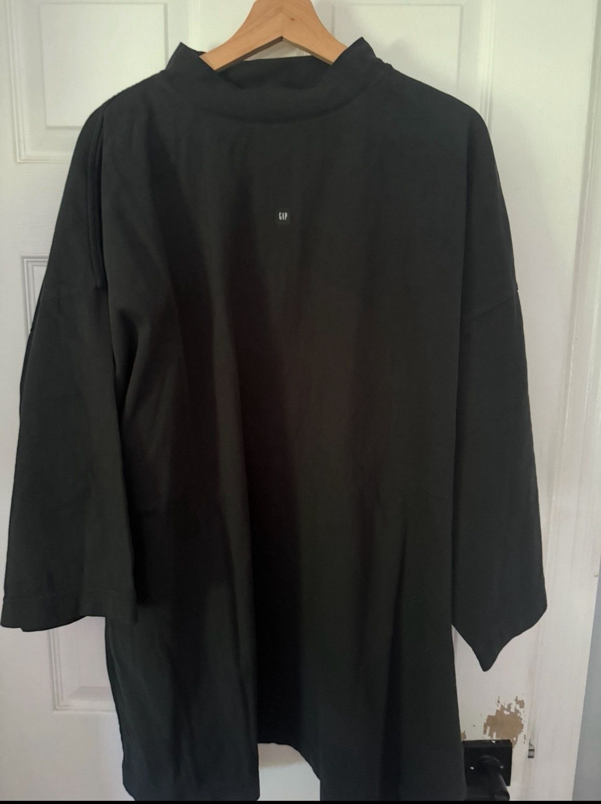 BAL YZY Gap 3/4 Logo Tee Black (Large) Size US L / EU 52-54 / 3 - 1 Thumbnail
