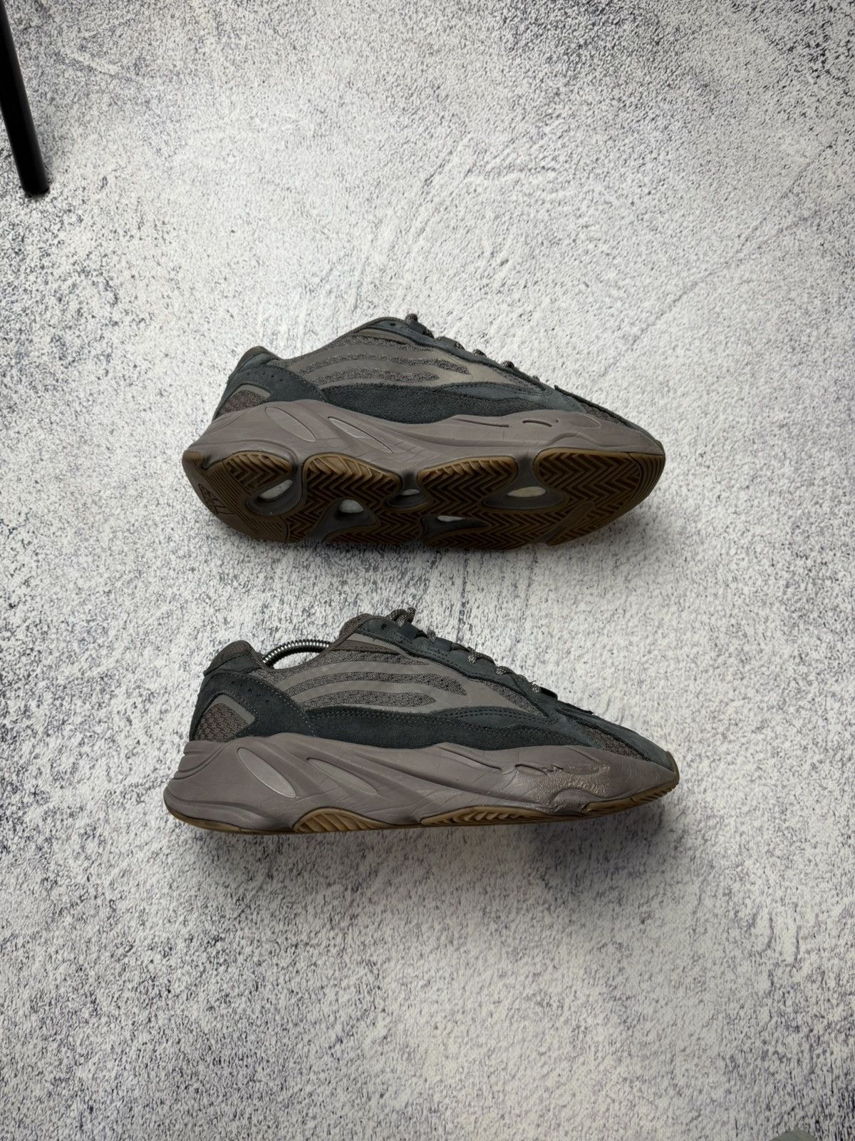 Adidas × Kanye West Adidas Yeezy Boost 700 v2 size 9 Size US 9 / EU 42 - 1 Thumbnail