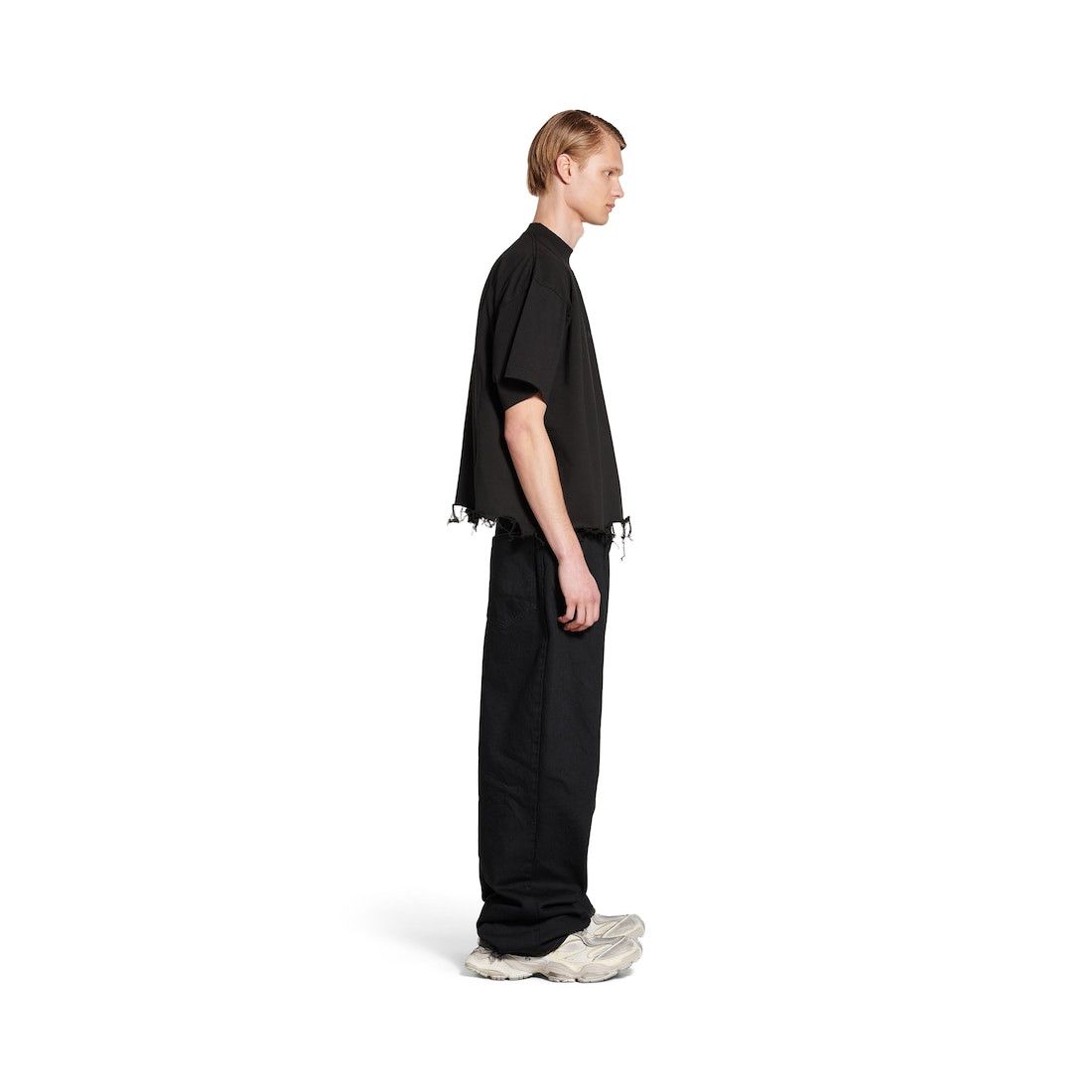 Balenciaga o1bcso1str0326 BB Classic Cropped T-Shirt Oversized in Black Size US M / EU 48-50 / 2 - 3 Thumbnail