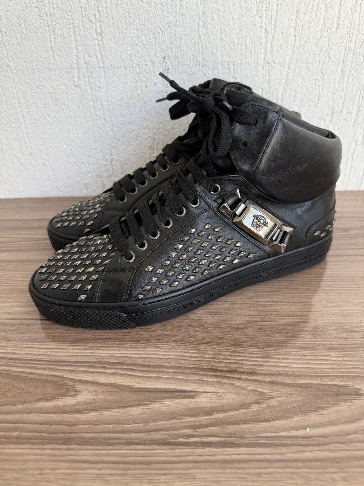 Versace Studded medusa trainers🔥🔥like tyson,🕷️ Size US 7.5 / EU 40-41 - 2 Thumbnail