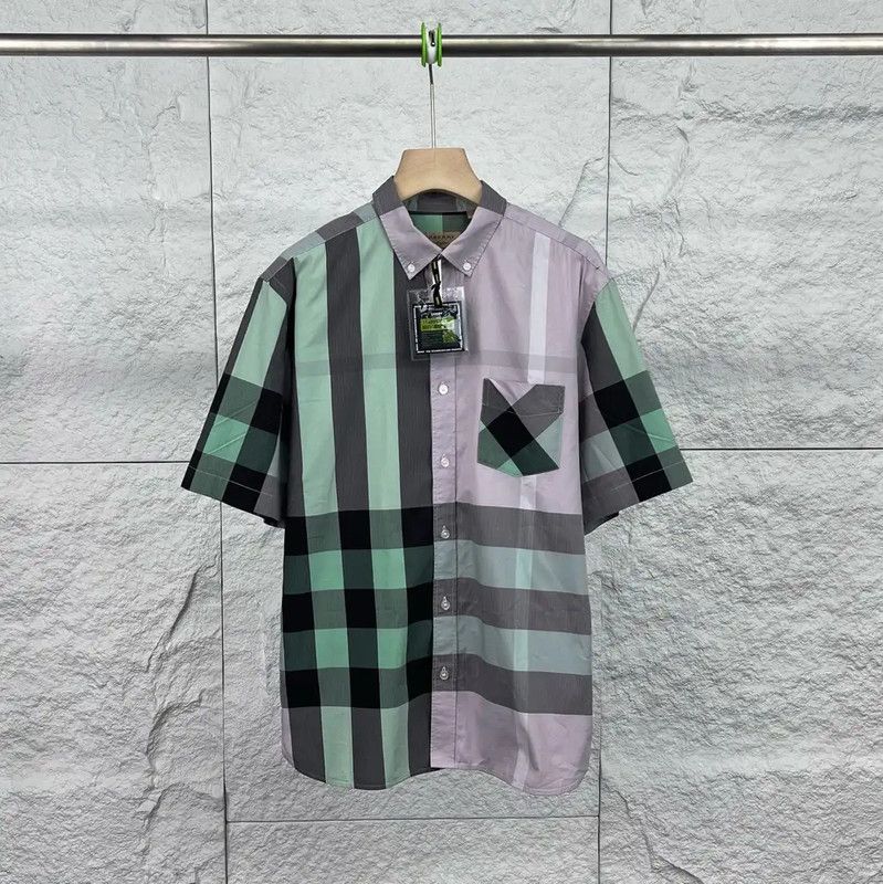 Burberry Burberry Color-blocked Cotton Casual Shirt for Men Size US L / EU 52-54 / 3 - 1 Thumbnail
