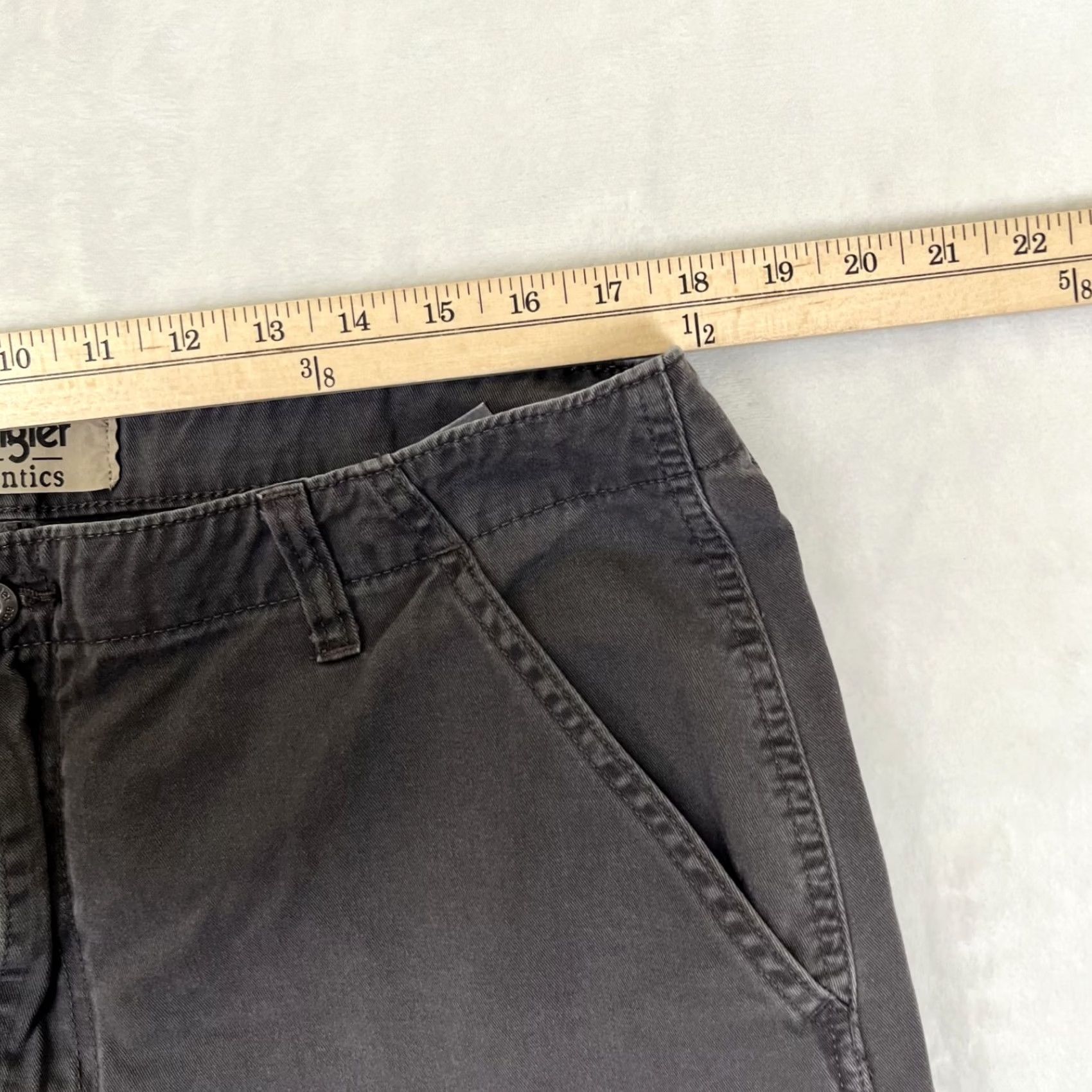 Wrangler Wrangler Shorts Mens 46 Cargo 10 Inseam Beige Cotton Spandex Pockets Relaxed Regular Army Cargo Pocket Vintage No Size US 30 / EU 46 - 3 Thumbnail