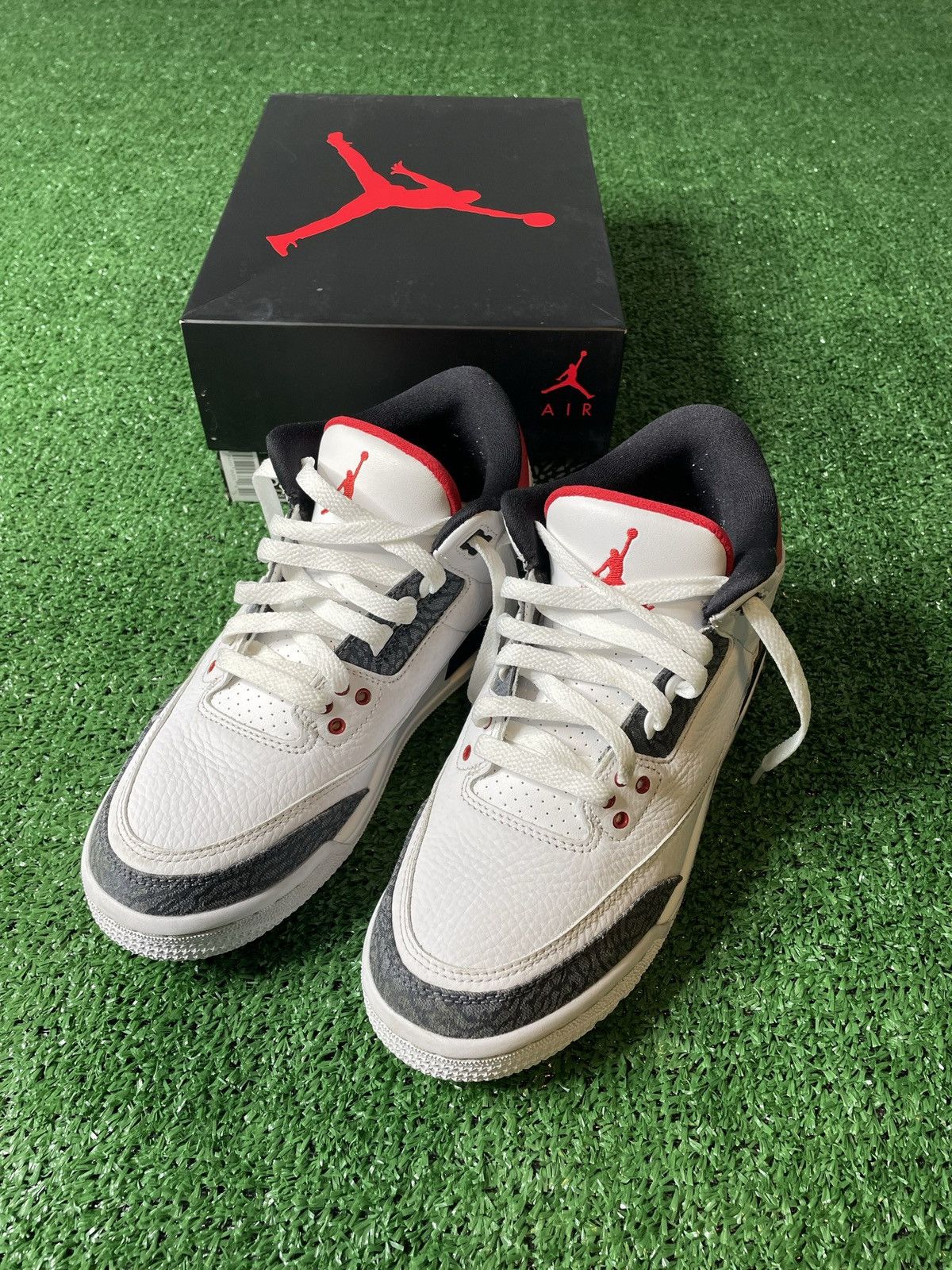Jordan Brand Air Jordan 3 "Fire Red Denim" SE Size US 8 / IT 38 - 2 Thumbnail