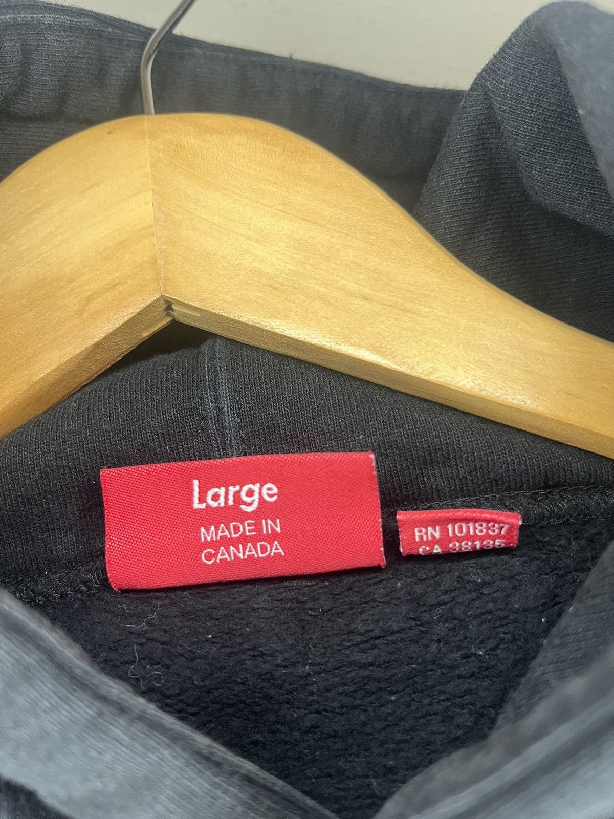 Supreme Supreme Tag Logo Hoodie Hooded Sweatshirt Black Large SS19 Size US L / EU 52-54 / 3 - 6 Thumbnail