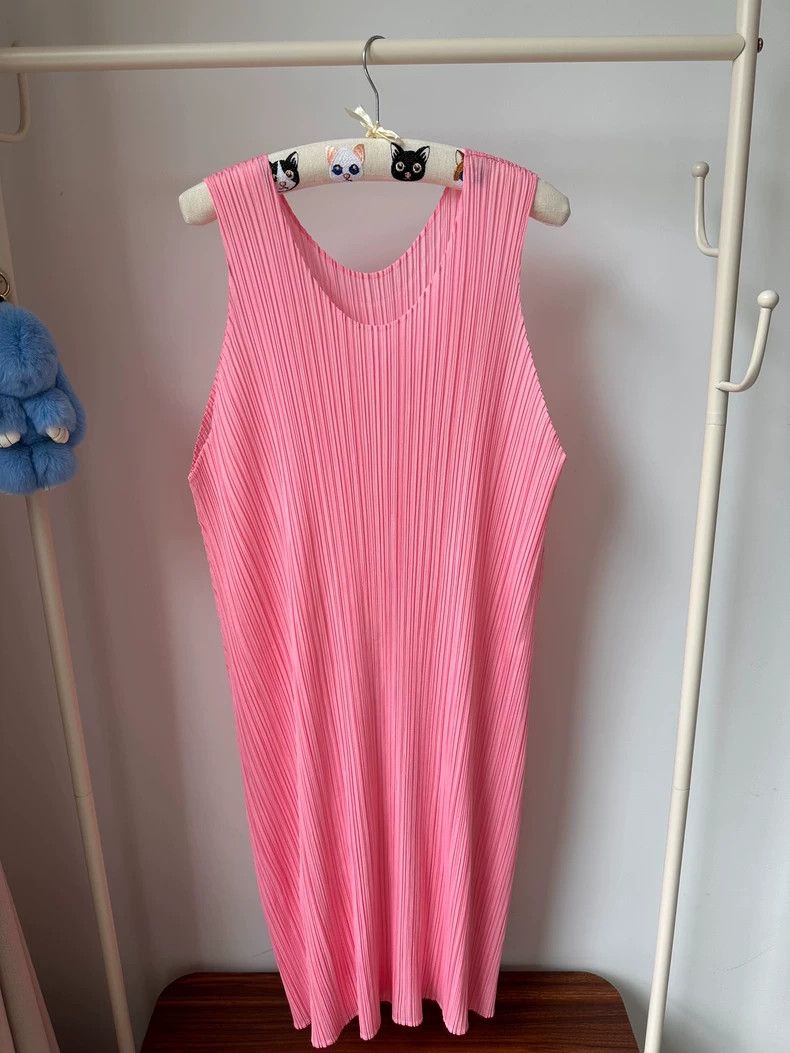 Issey Miyake Issey Miyake size:3 Pink sleeveless pleated dress Size XS / US 0-2 / IT 36-38 - 1 Thumbnail