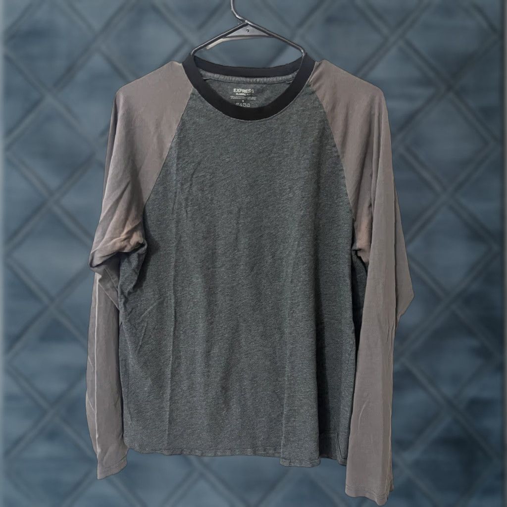 Express EXPRESS Long Sleeve Crew Neck Gray Shirt Adult Small Mens Size US S / EU 44-46 / 1 - 1 Thumbnail