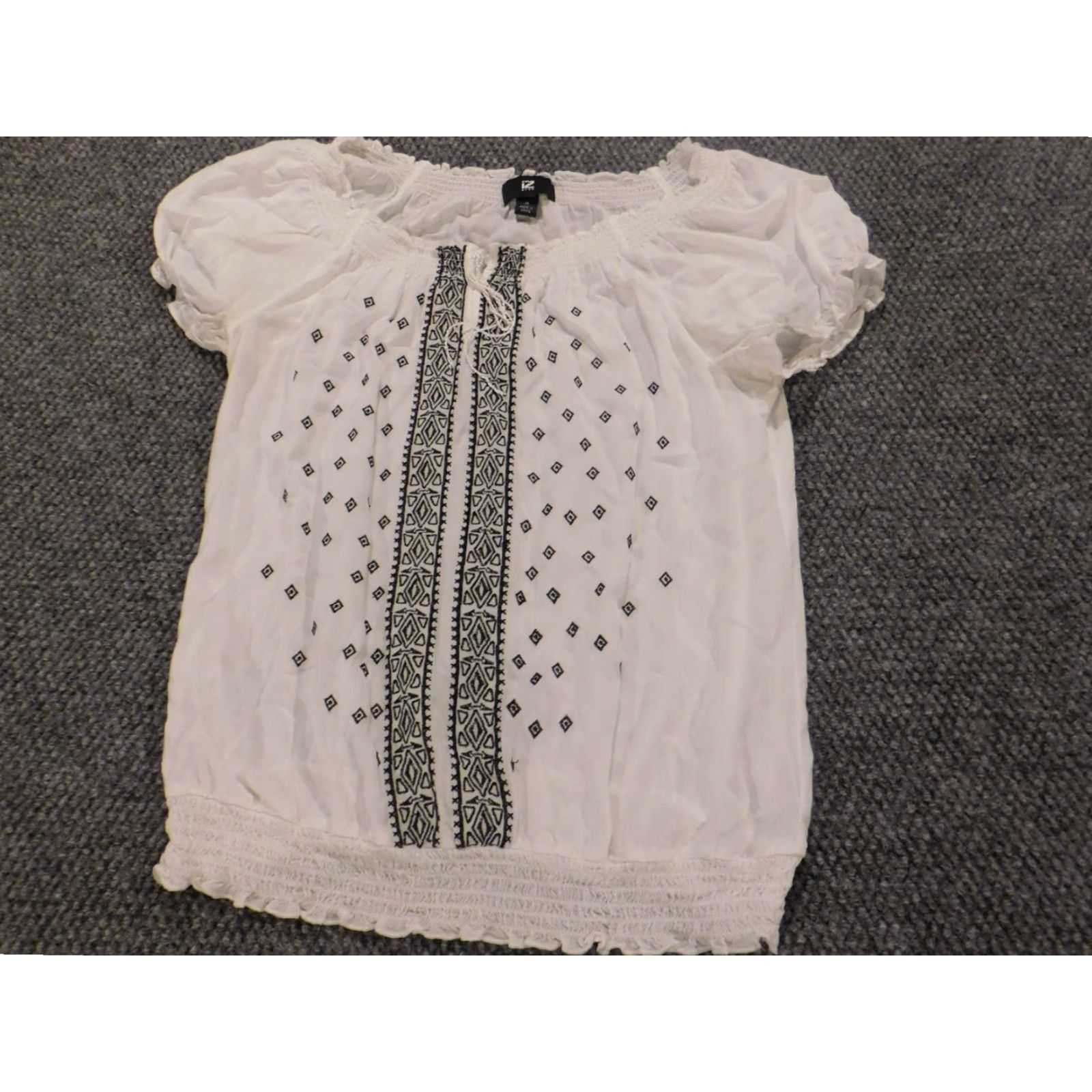 Vintage Iz Byer Blouse Shirt Womens Medium White Stretch Pullover Top Short Sleeve Crew Neck Casual Pattern Solid Button Size M / US 6-8 / IT 42-44 - 3 Thumbnail