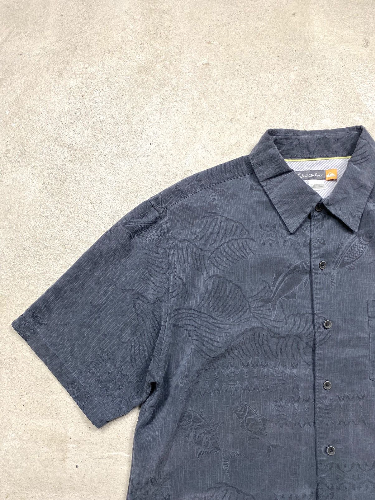 Quiksilver Vintage Quiksilver Embroidered Shirt Tee Surf Style Oakley Size US L / EU 52-54 / 3 - 5 Thumbnail