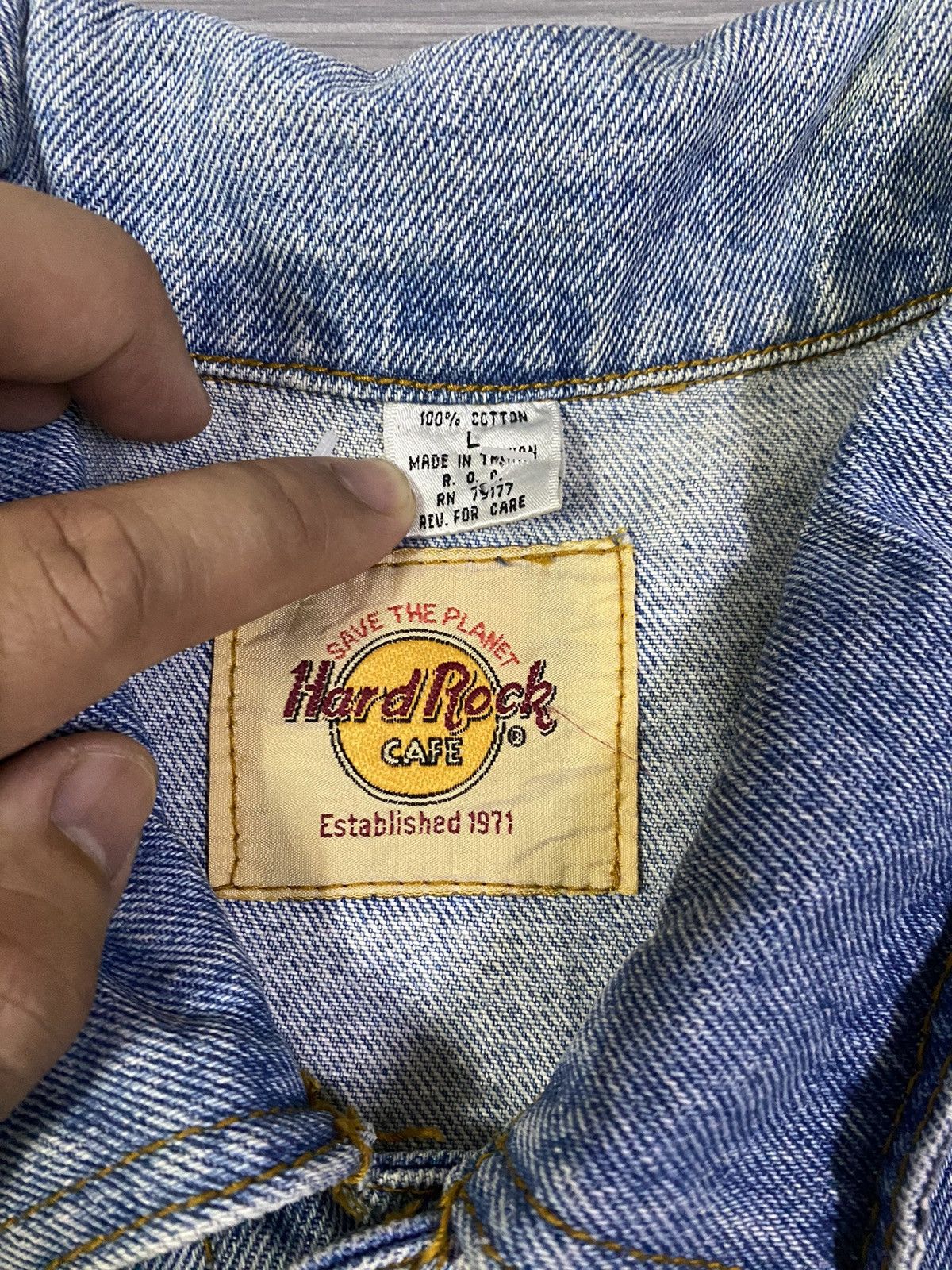 Hard Rock Cafe Vintage Hard Rock Cafe Atlanta Save The Planet Denim Jacket Size US L / EU 52-54 / 3 - 20 Thumbnail