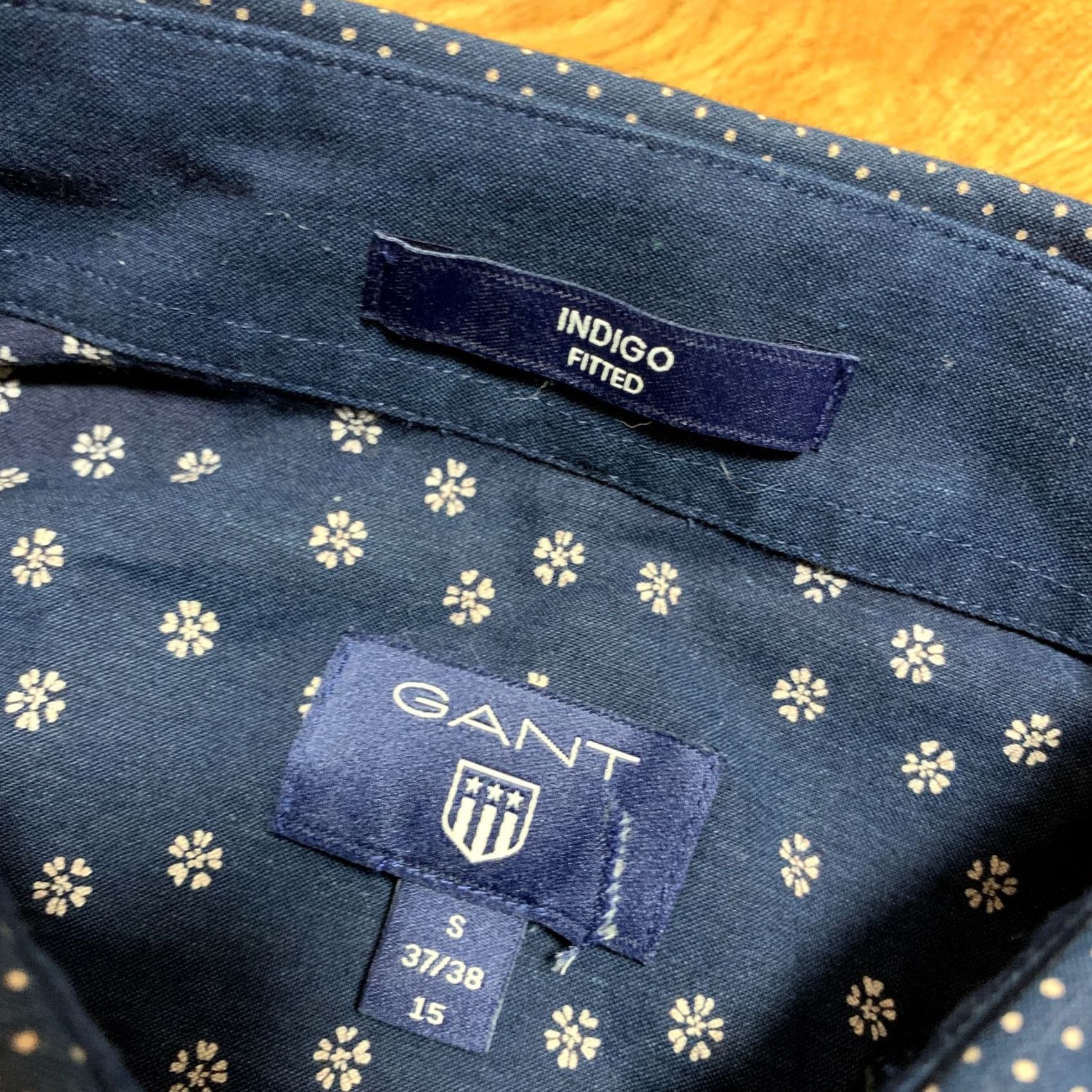 Gant GANT Mens Shirt Long Sleeve Indigo Fitted Size S Shirt Men Blue Cotton Logo Button-Up 90s? No Vintage GANT Mens Shirt Long Sleeve Indigo Fitted Size S Size US S / EU 44-46 / 1 - 5 Thumbnail