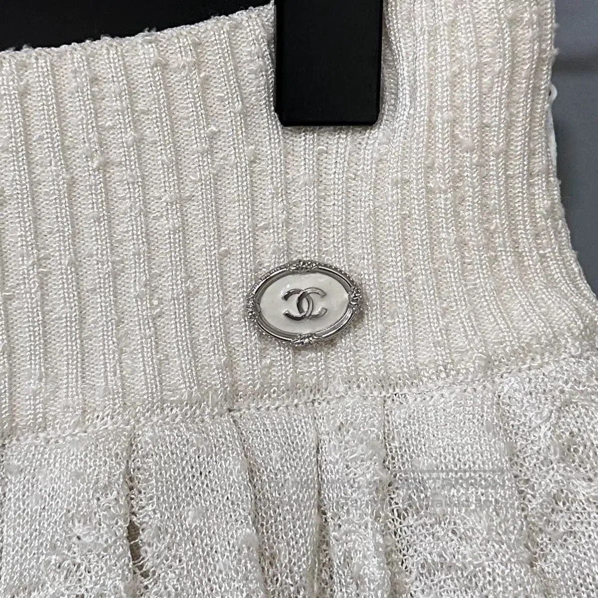 Chanel Chanel Cream Lace A-line Skirt. Size 37" - 4 Thumbnail