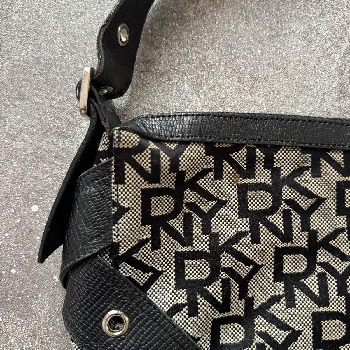 DKNY DKNY Vintage Y2K Glamour Monogram Shoulder Bag Size ONE SIZE - 9 Thumbnail