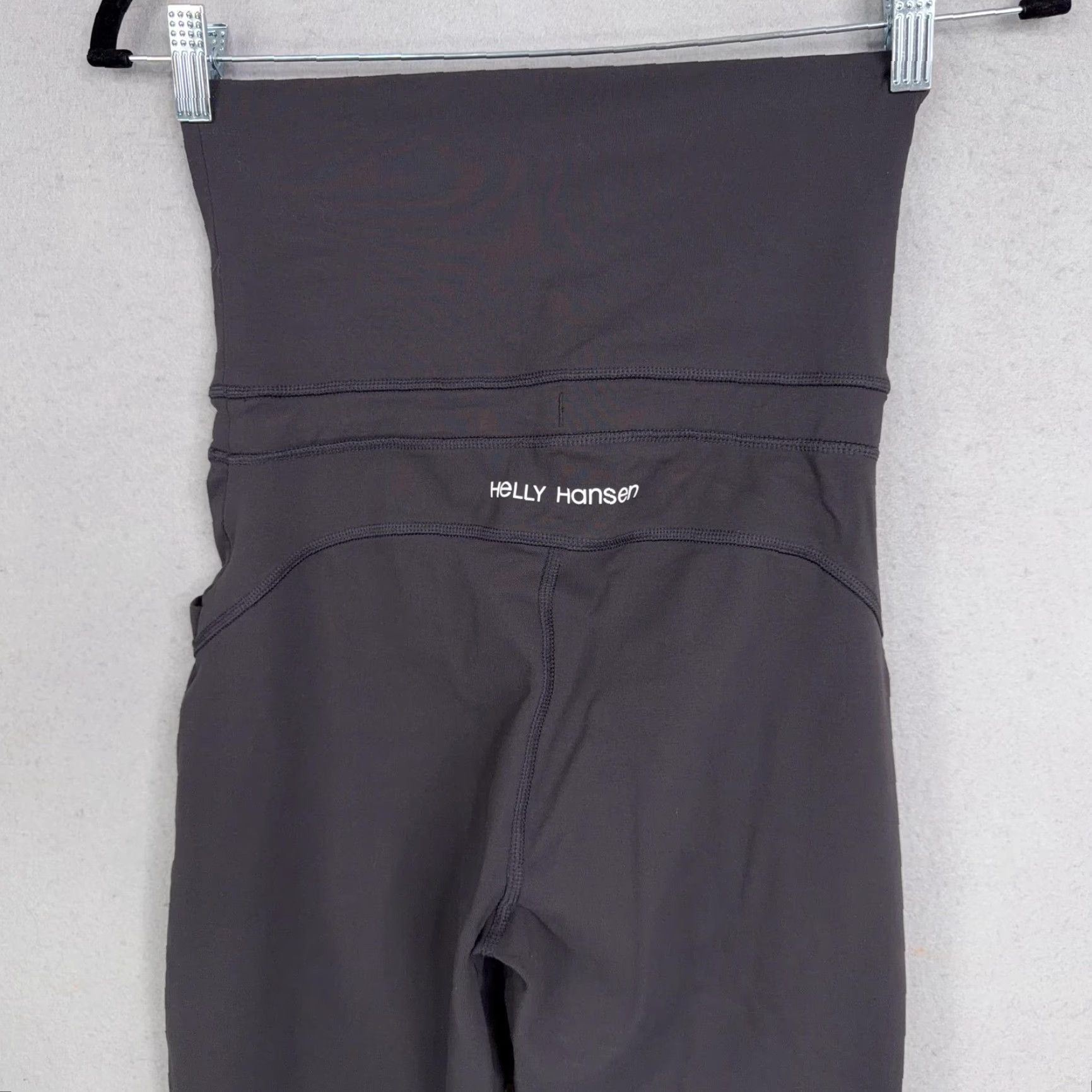 Helly Hansen Helly Hansen Pants Womens XS Gray Training High Rise Foldover Waist Pockets Track Pants Athletic Short/Long? No—keep exact words. Size 26" / US 2 / IT 38 - 7 Thumbnail
