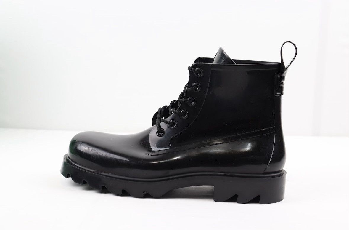 image of Bottega Veneta Stride Shiny Rubber Boot in Black, Men's (Size 9)