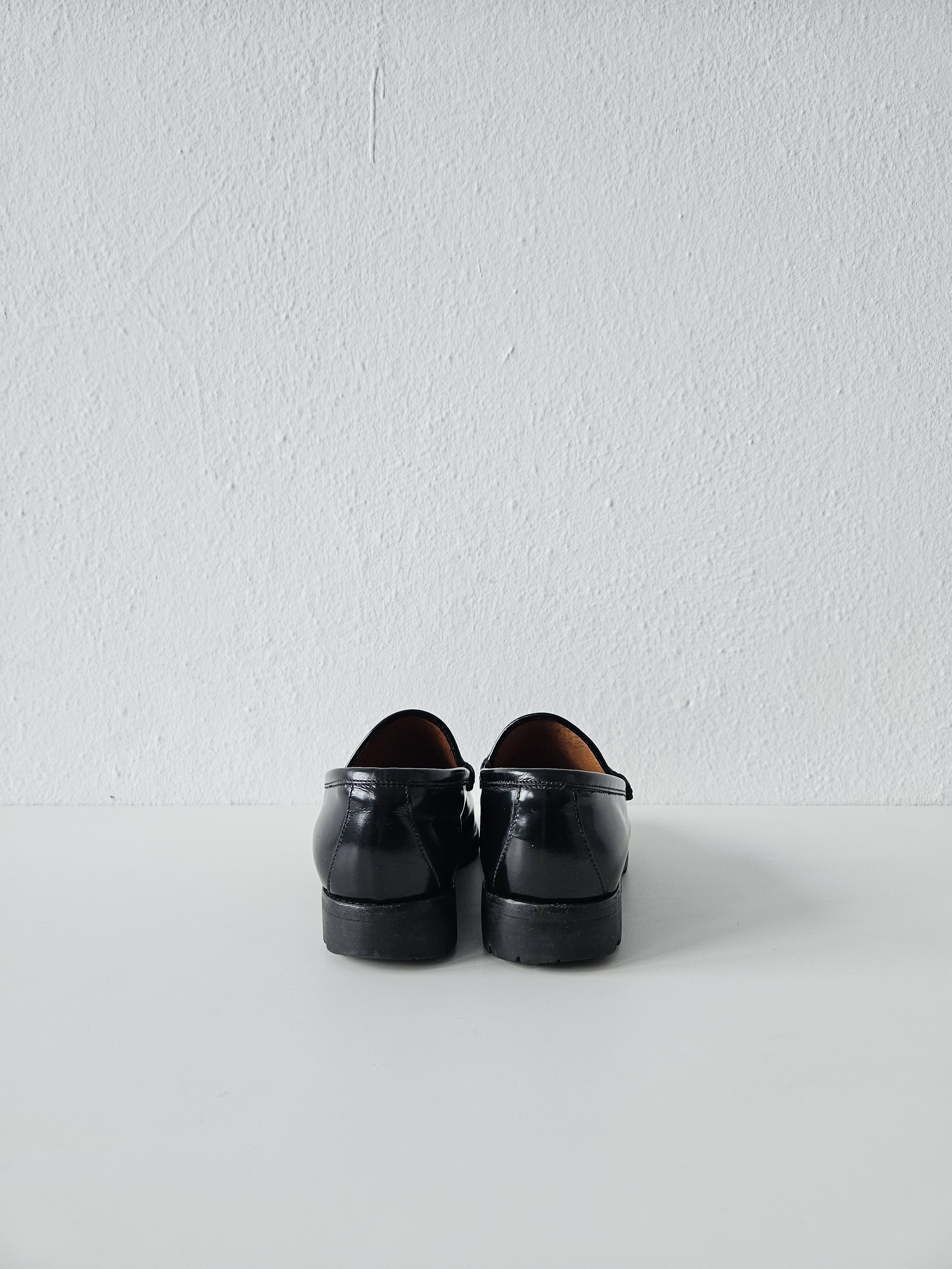 Gucci Vintage Gucci notched sole patent leather horsebit loafers Size US 7 / IT 37 - 7 Thumbnail