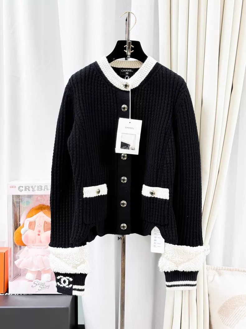 Chanel Chanel Black and white two-pocket cuffs double C logo long Size XS / US 0-2 / IT 36-38 - 1 Thumbnail
