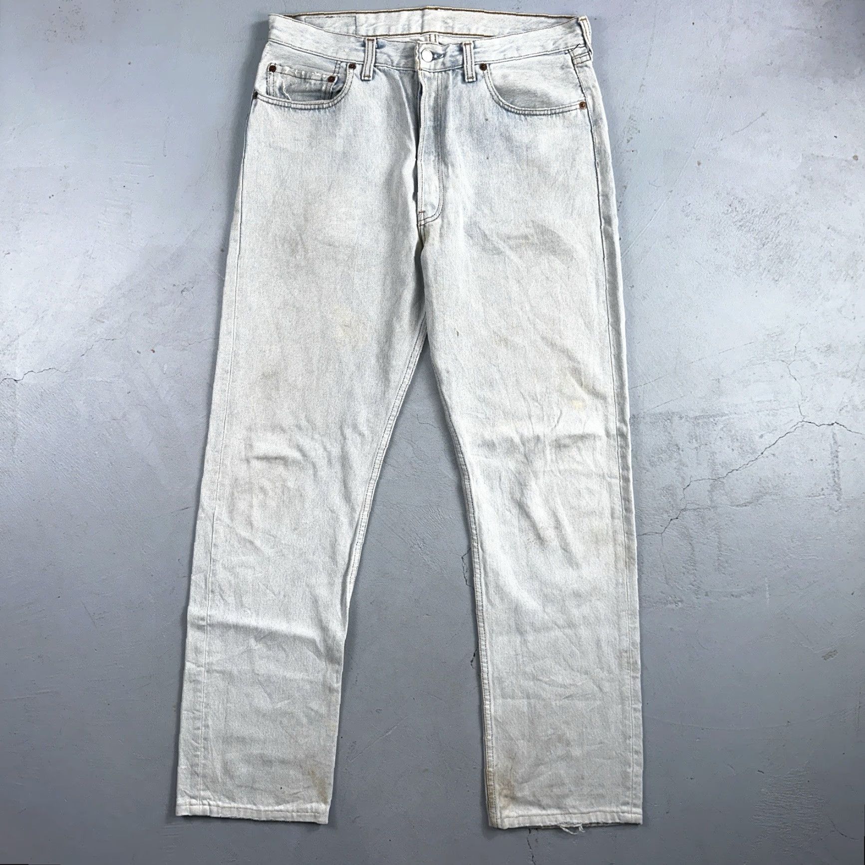 Levi's VINTAGE Levi's 501 Jeans Men 34x36 Blue Light Wash 90s Straight Denim Cotton Regular 501 Series 34x36 XS? Wait. Size US 34 / EU 50 - 2 Thumbnail