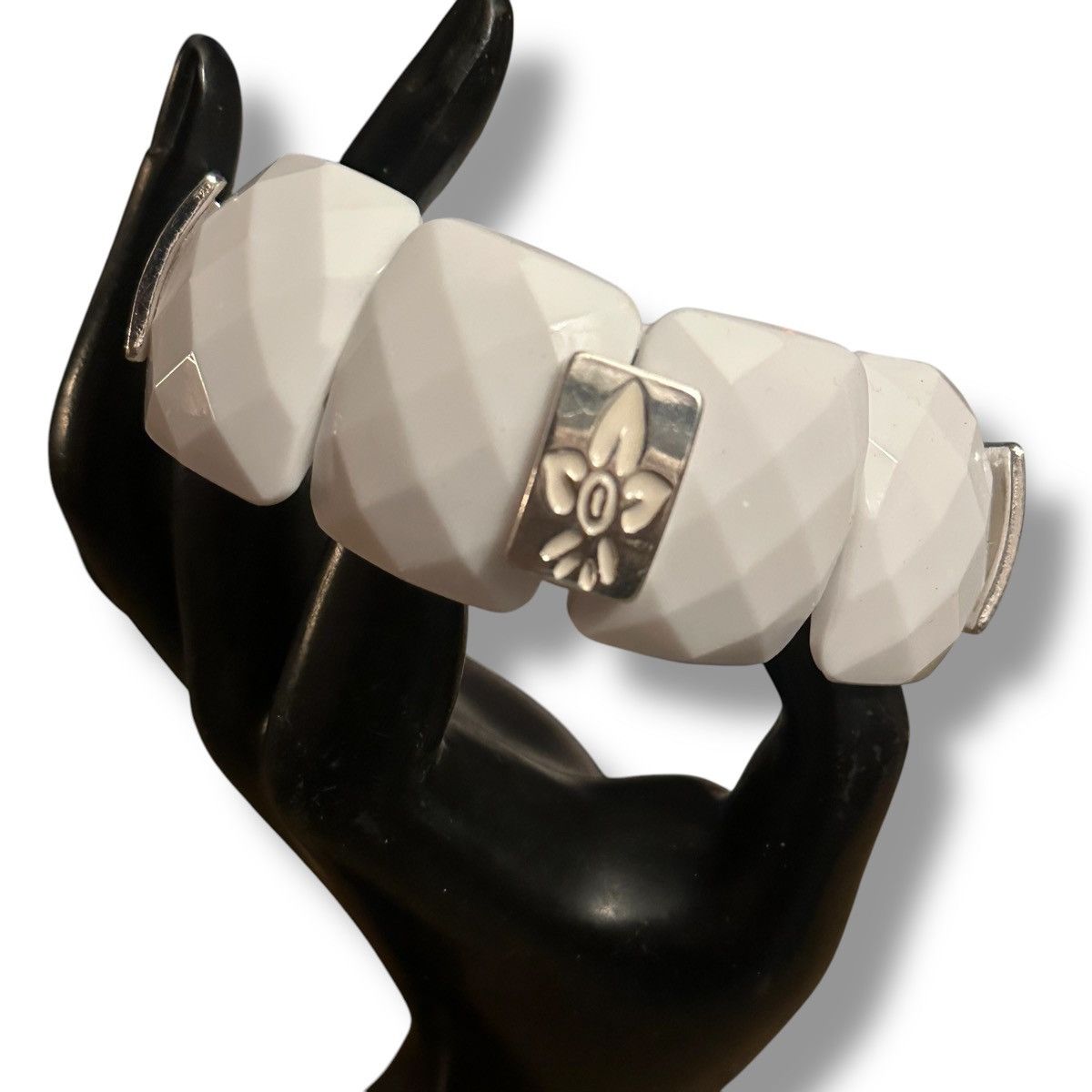 Other Chunky white faceted acrylic stretch bracelet Size ONE SIZE - 3 Thumbnail