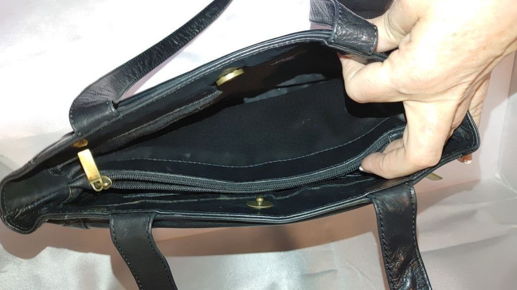 Wilsons Leather Wilsons Leather Shoulder Bag Size ONE SIZE - 7 Thumbnail