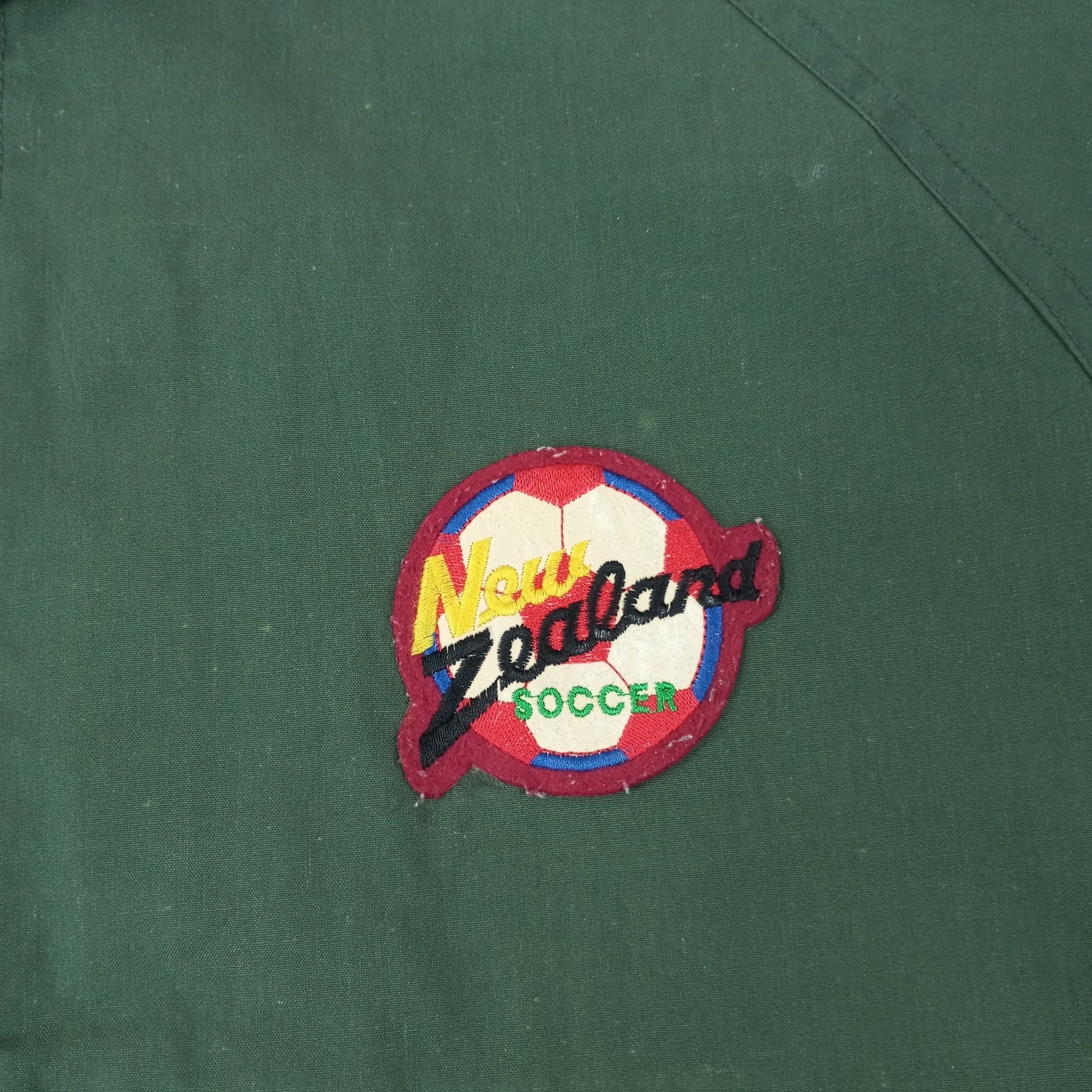 Vintage New Zealand Soccer Streetwear Jacket c221n11 Size US M / EU 48-50 / 2 - 2 Thumbnail