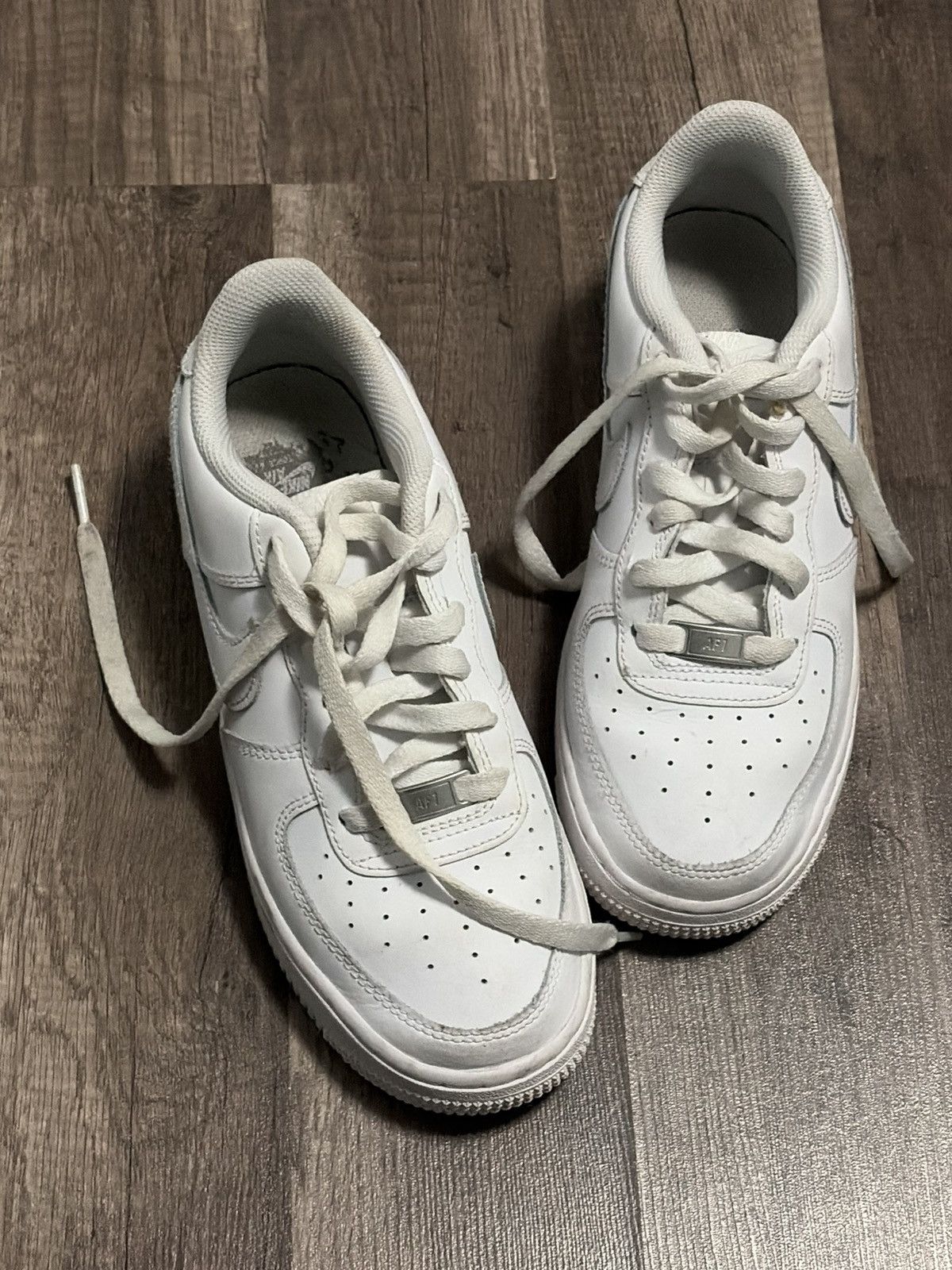 Nike Nike Air Force 1s (Big Kid 5.5Y) Size US 7 / IT 37 - 1 Thumbnail
