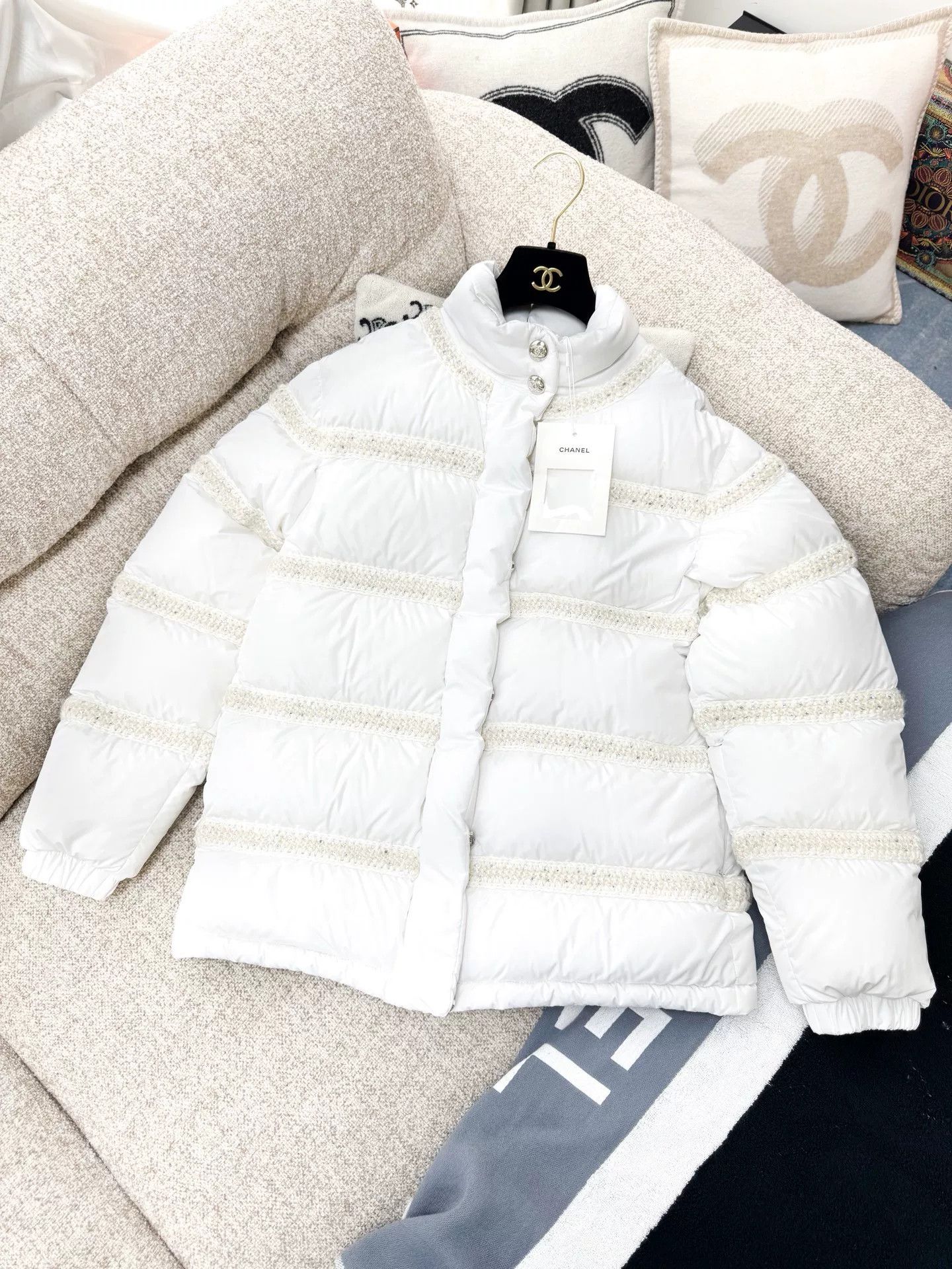 Chanel Chanel White Lace Trimmed Down Jacket Size US S / EU 44-46 / 1 - 1 Thumbnail