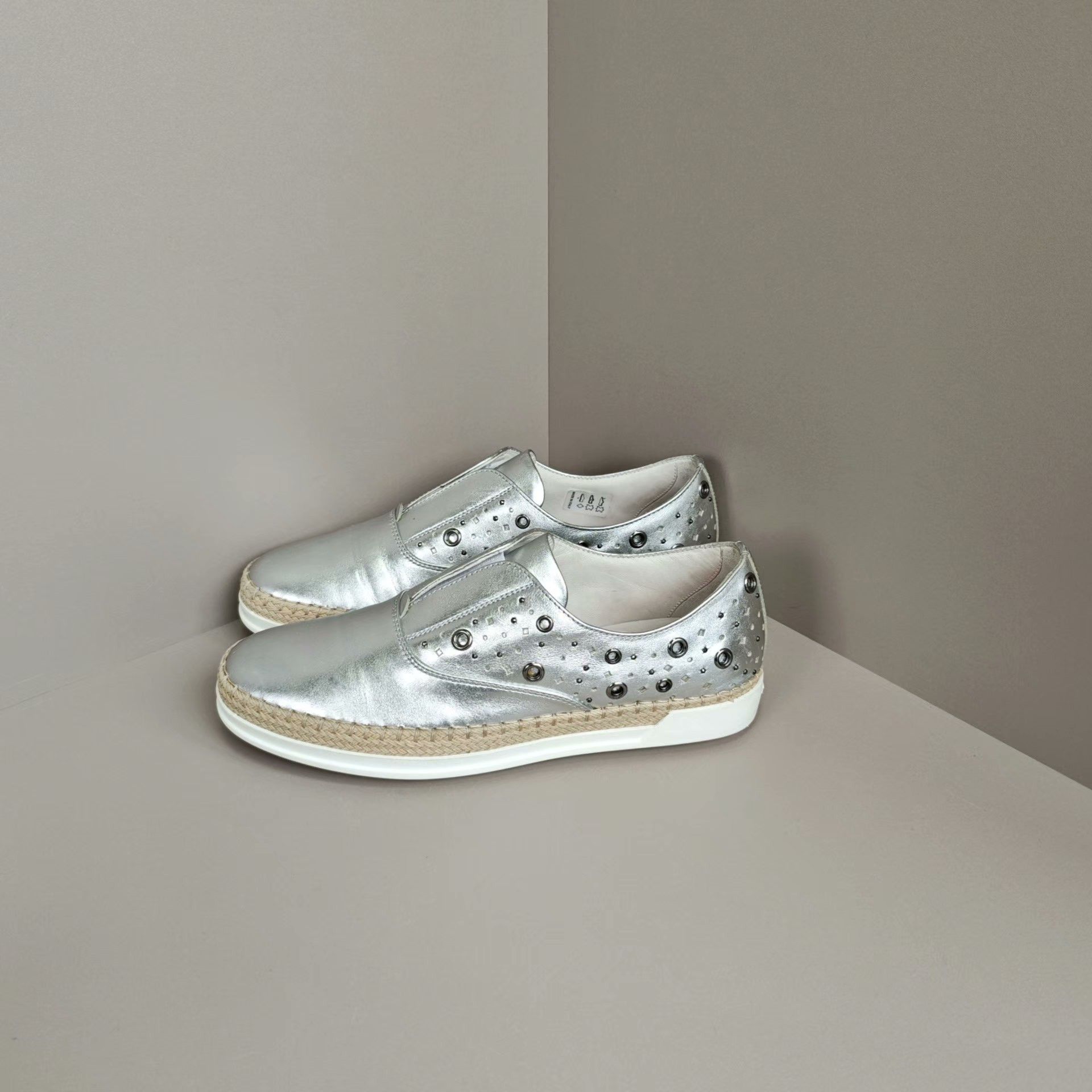 Tod's Tod's Lowtop Sneakers us_6 Women Size US 6 / IT 36 - 1 Thumbnail