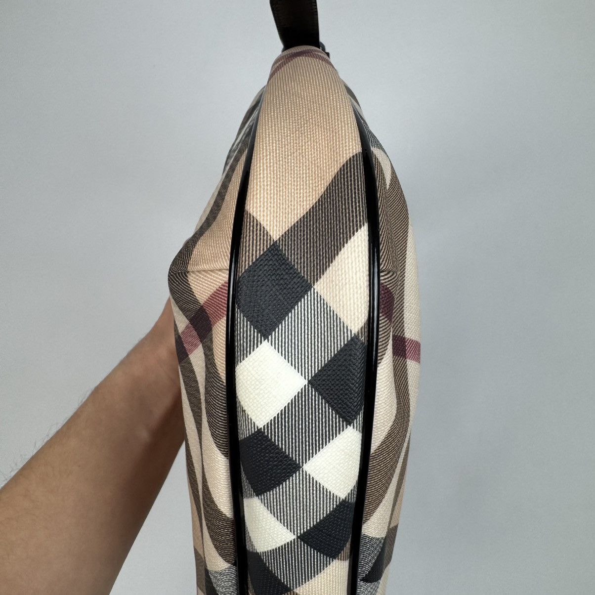 Burberry BURBERRY NOVA CHECK COATED CANVAS BARTON HOBO BAG BEIGE Size ONE SIZE - 20 Thumbnail