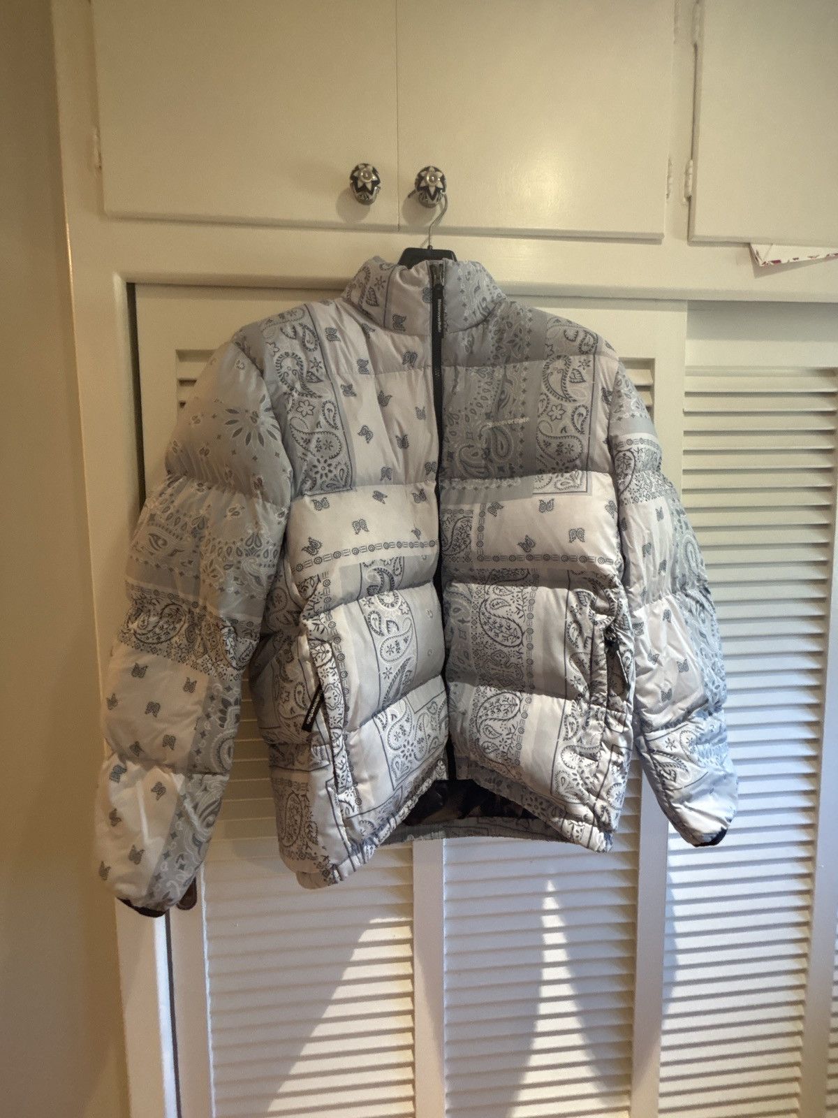 thisisneverthat Thisisneverthat blue bandana print puffer down jacket large Size US L / EU 52-54 / 3 - 1 Thumbnail