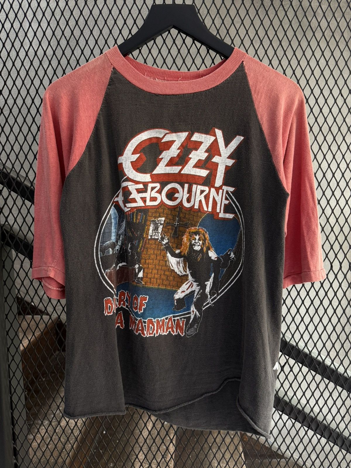 Vintage Vintage 1982 Ozzy Osbourne Diary Of A Madman Raglan Tee Size US L / EU 52-54 / 3 - 1 Thumbnail