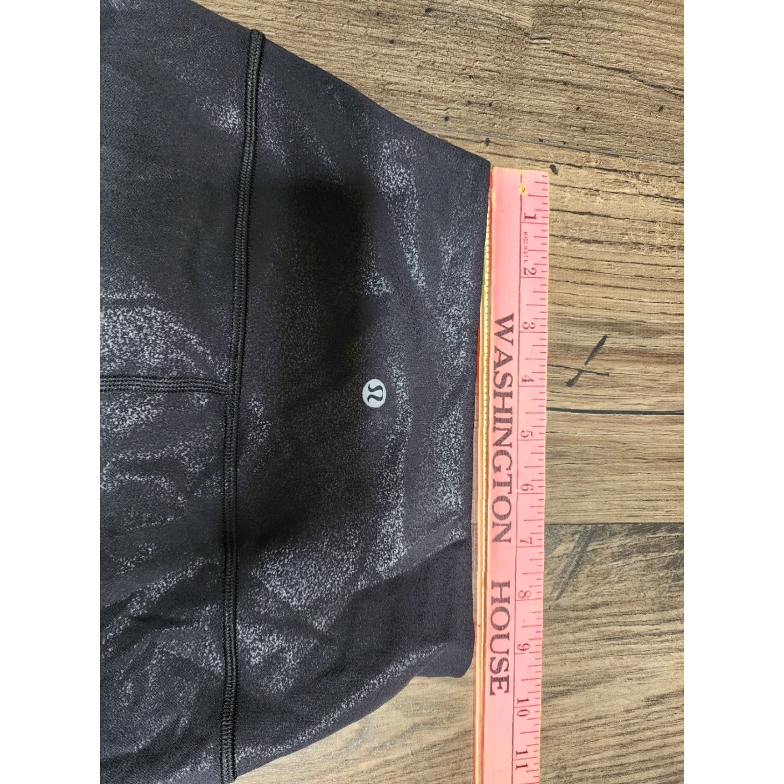 Lululemon VINTAGE Lululemon Wunder Under Crop Leggings Women Size 6 Black Foil 21" High-Rise Activewear Size 28" / US 6 / IT 42 - 4 Thumbnail