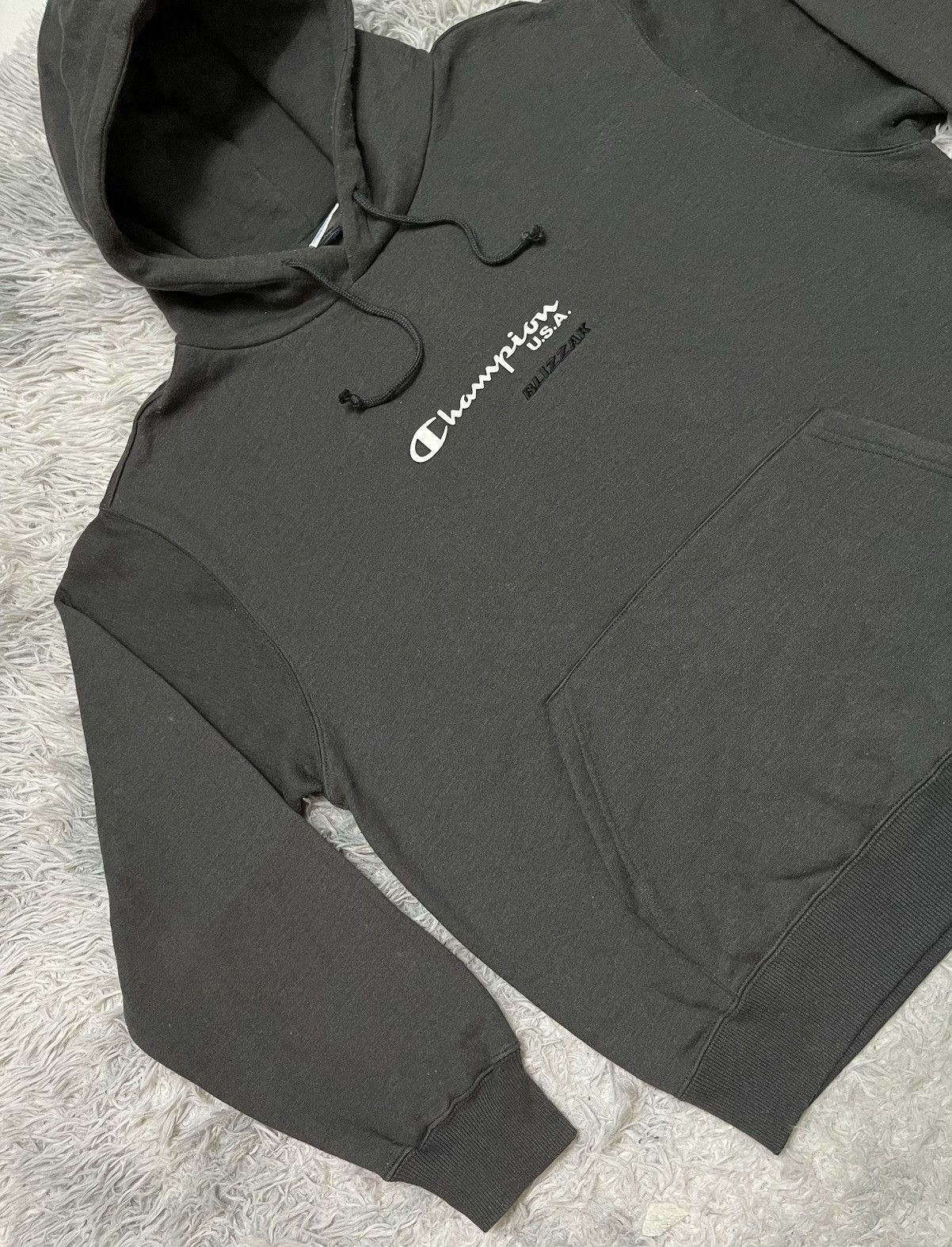 Champion 2000s CHAMPION BLIZZARD EMBROIDERY HOODIE NICELY FADED Size US L / EU 52-54 / 3 - 4 Thumbnail