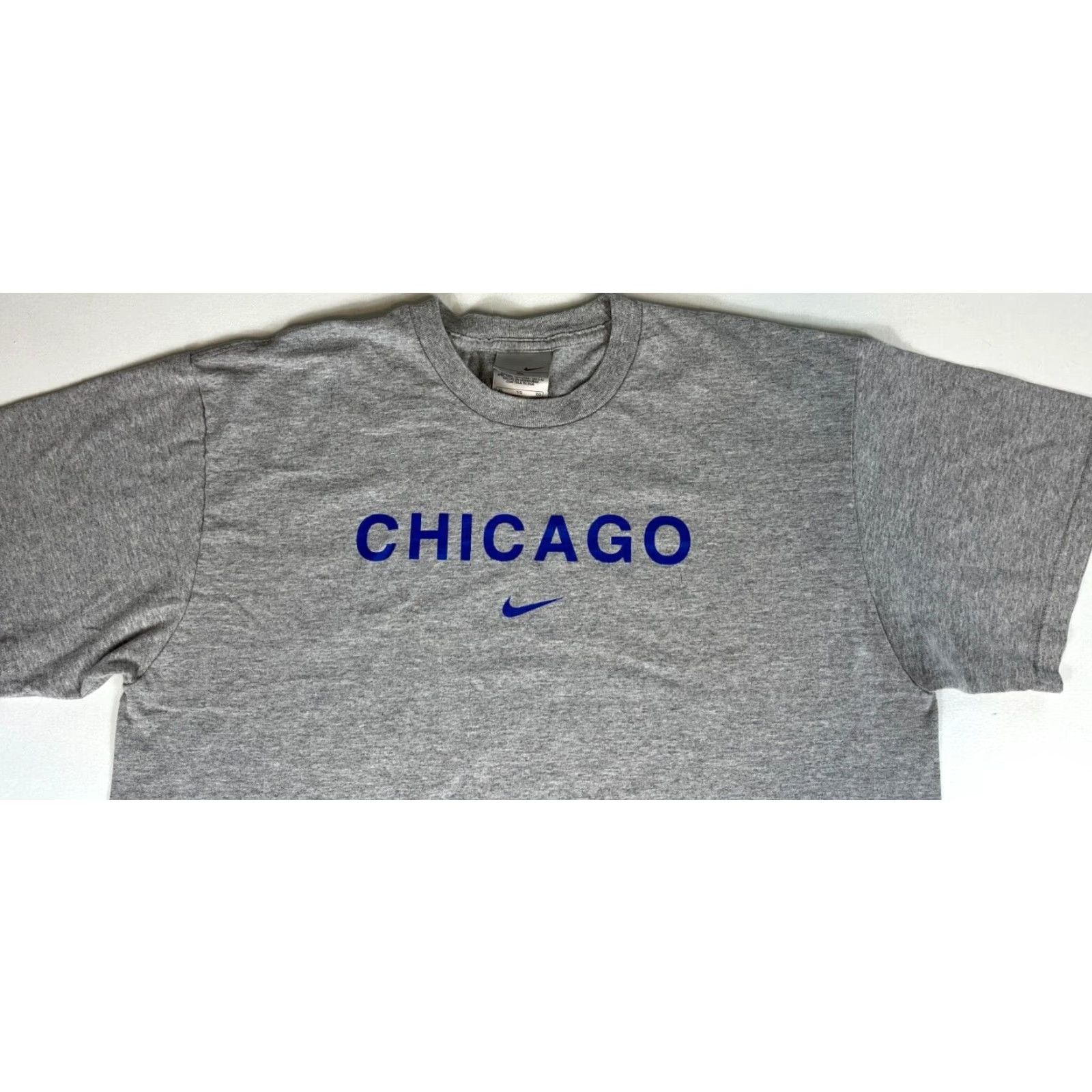 Nike VINTAGE Nike Chicago T-Shirt Mens XL Heather Gray Short Sleeve Crew Neck 2000s 2006 Vintage Chicago Nike Mens XL T-Shirt Size US XL / EU 56 / 4 - 3 Thumbnail
