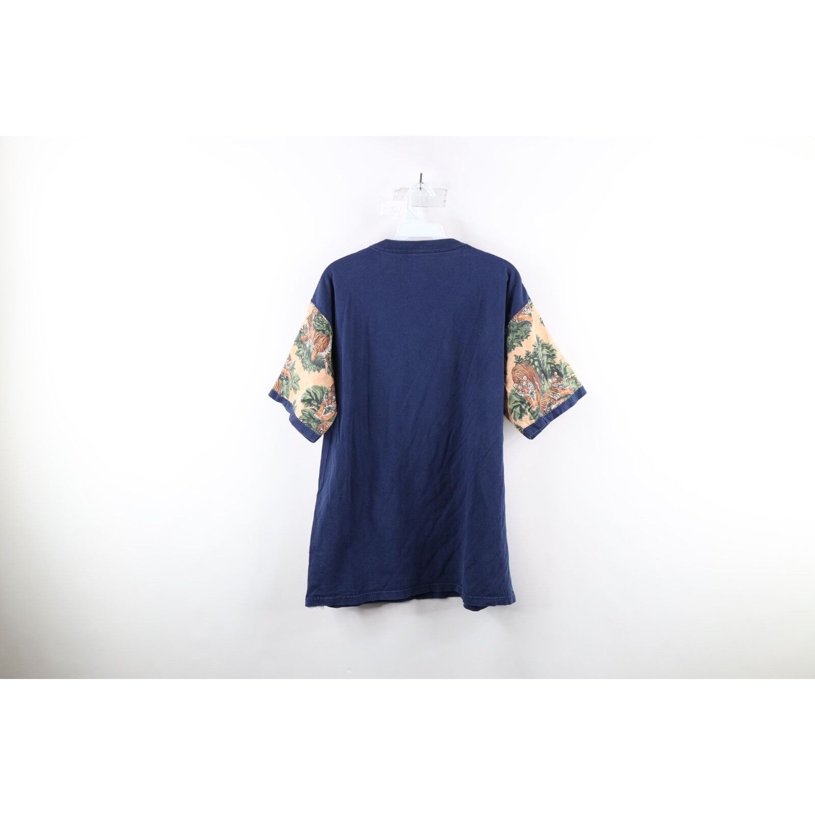 Majestic × Vintage Vintage Majestic Distressed Detroit Tigers Baseball T-Shirt Size US L / EU 52-54 / 3 - 8 Thumbnail