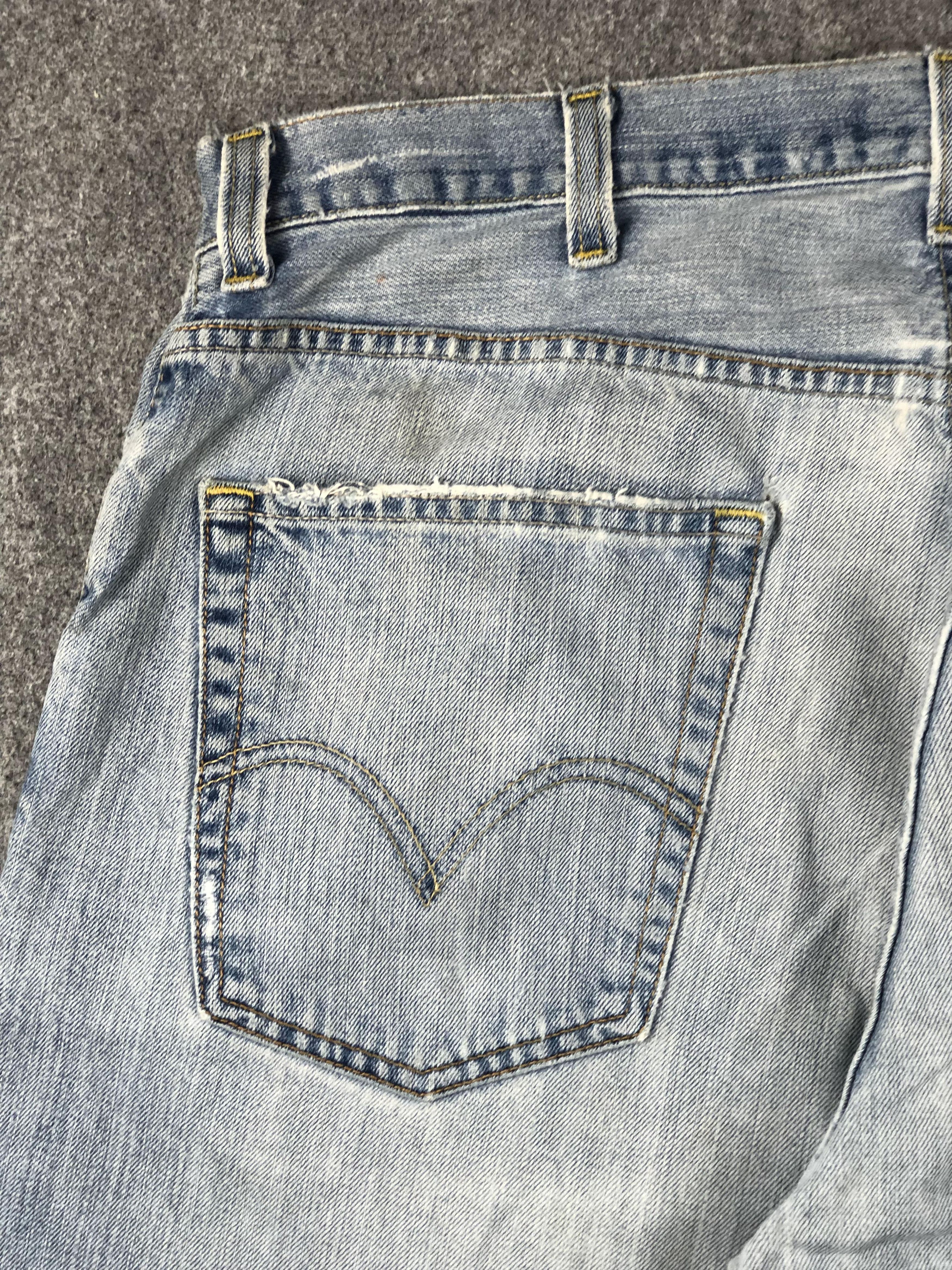 Vintage Disressed Levis 569 Light Wash Jeans DP2270