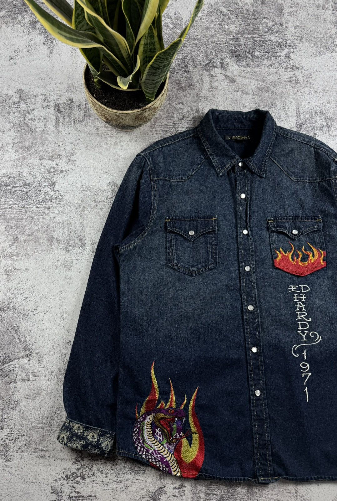 Ed Hardy Vintage Ed Hardy Dragon Y2K Denim Jeans Jacket Faded Shirt Size US XL / EU 56 / 4 - 4 Thumbnail