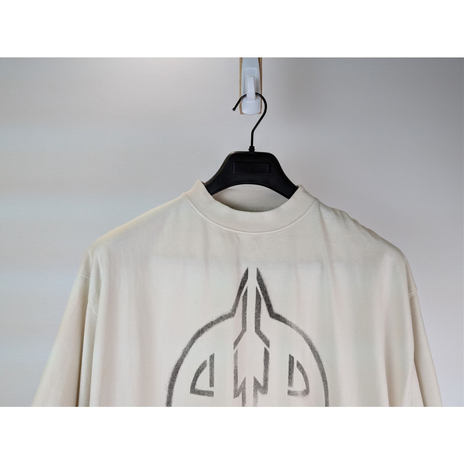 Balenciaga o1rshd1 BB Stencil Vintage Oversized Jersey T-Shirt in Ecru Size US M / EU 48-50 / 2 - 3 Thumbnail