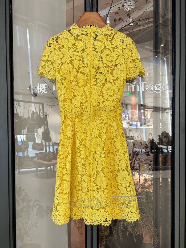 Valentino Valentino Lace dress Size M / US 6-8 / IT 42-44 - 2 Thumbnail