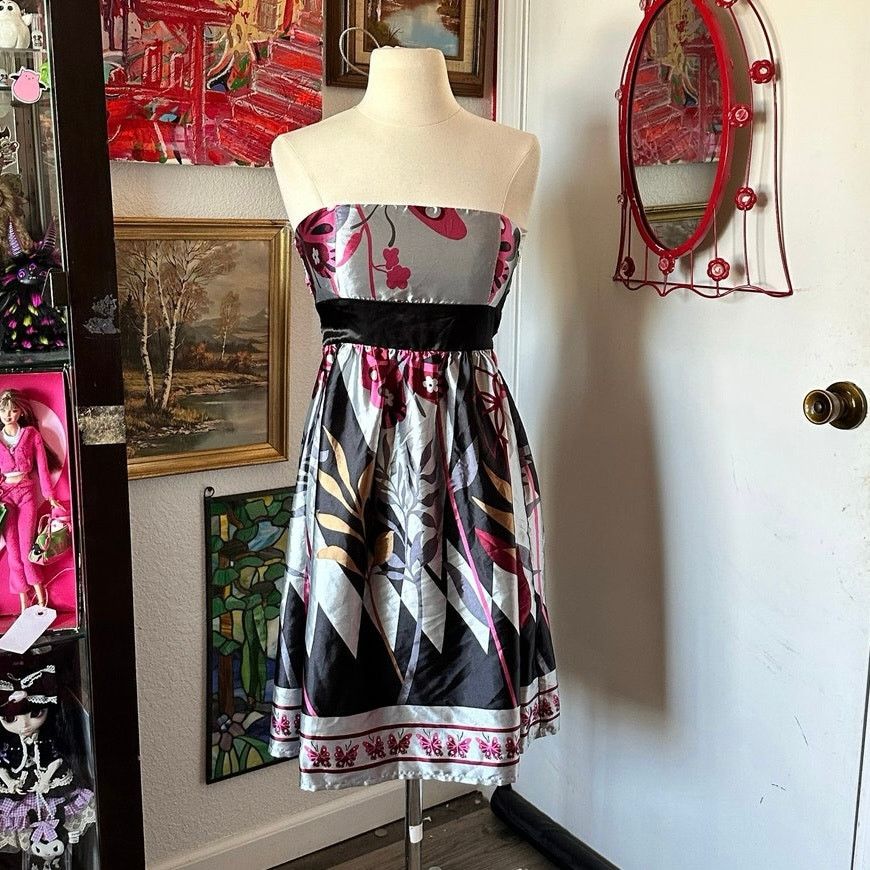 Forever 21 vintage forever 21 gray black floral strapless dress Size S / US 4 / IT 40 - 1 Thumbnail