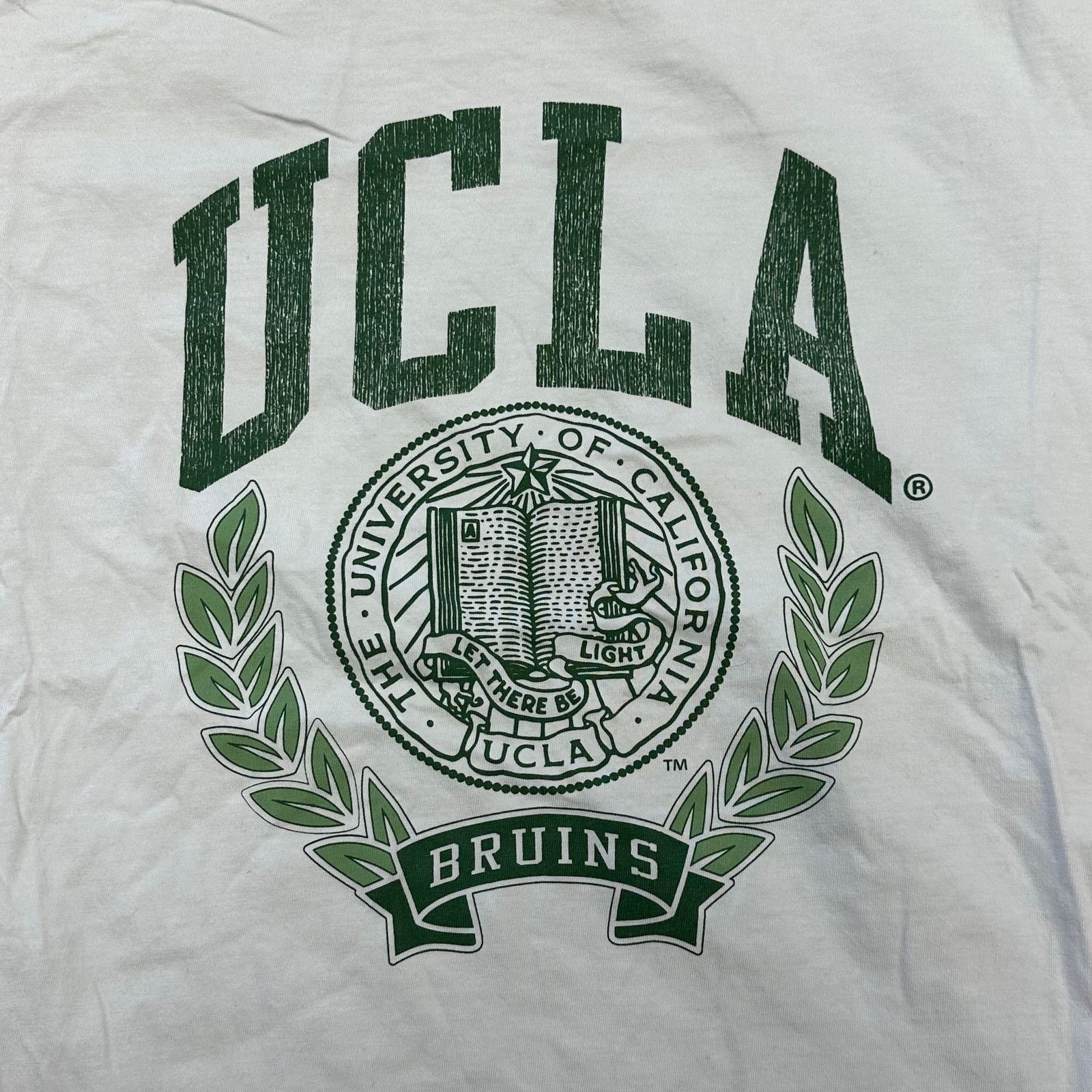 Vintage UCLA Bruins Crest College Logo White Tee T Shirt size XL B19 Size US XL / EU 56 / 4 - 2 Thumbnail