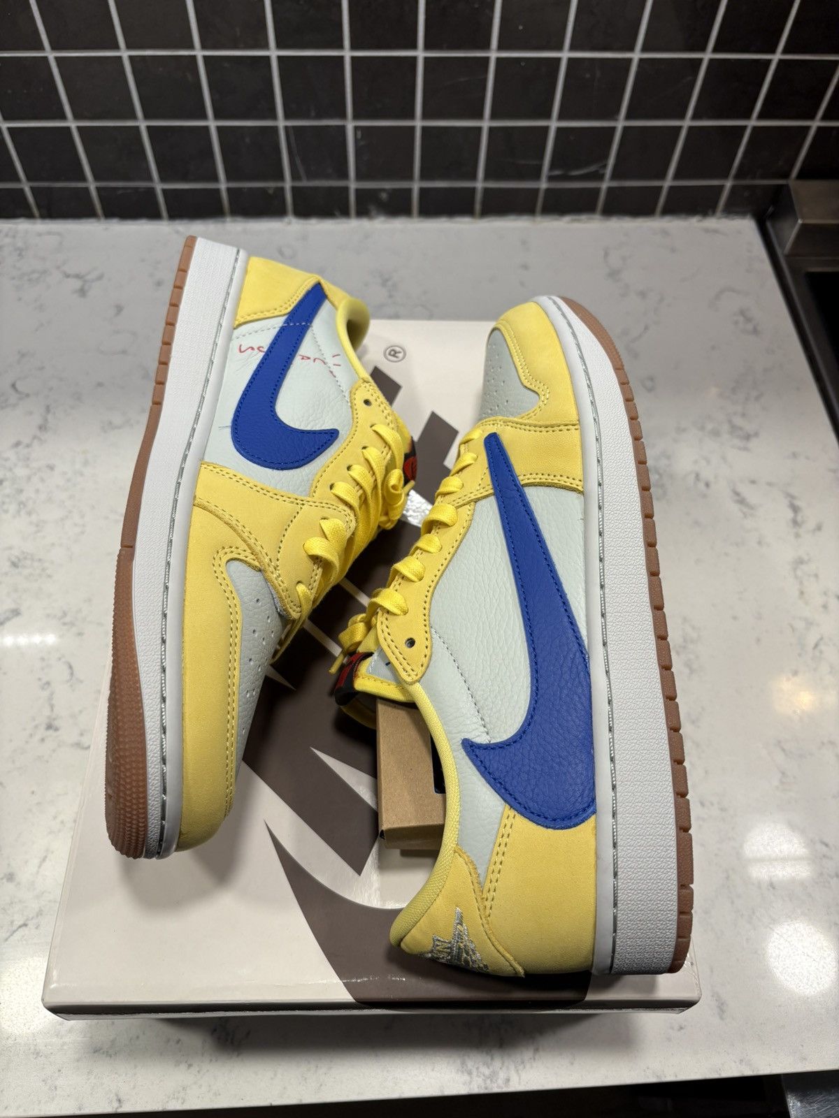 Nike × Travis Scott Jordan x Travis Scott 1s Canary Size US 11.5 / IT 41.5 - 5 Thumbnail