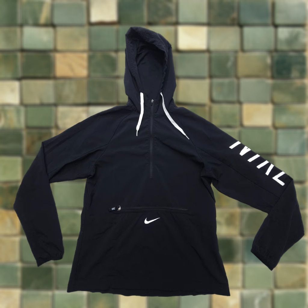 Nike Nike Womens Jacket XS Packable Windbreaker Hooded Anorak Black White Run/Walk Active Gear Size XS / US 0-2 / IT 36-38 - 1 Thumbnail