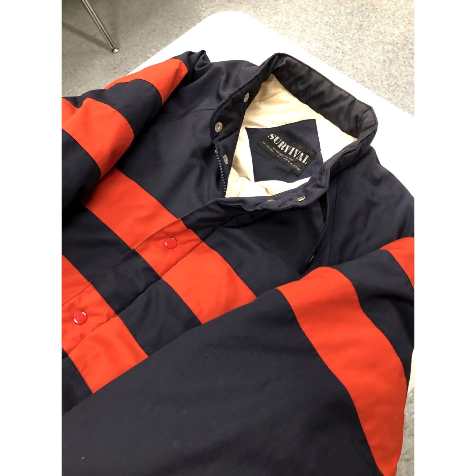 Vintage VINTAGE Survival by Generation One Black Red Puffer Jacket Large L Mens Size US L / EU 52-54 / 3 - 2 Thumbnail