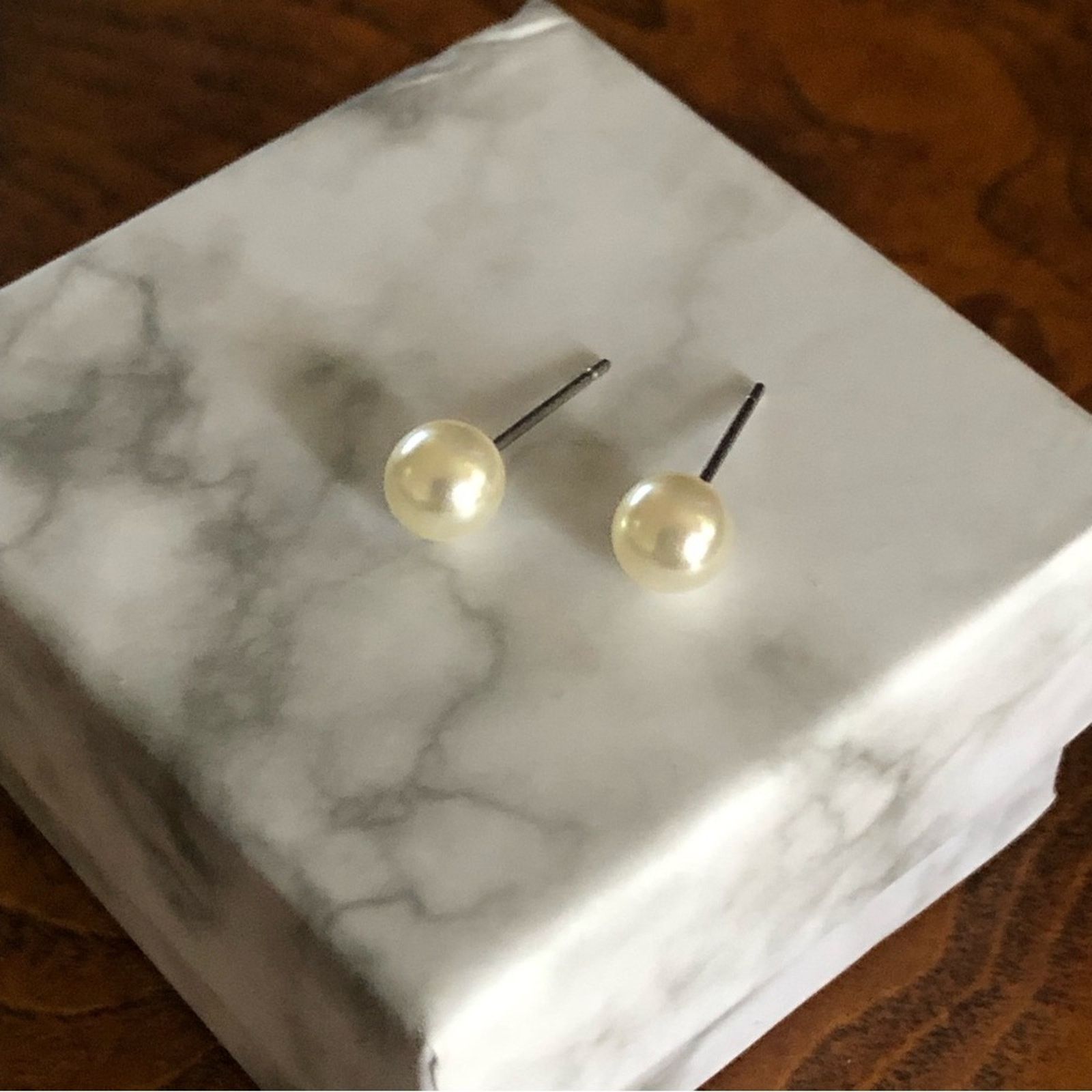 Jewelry Elegant 6mm classic white glass pearl post earrings Size ONE SIZE - 3 Thumbnail