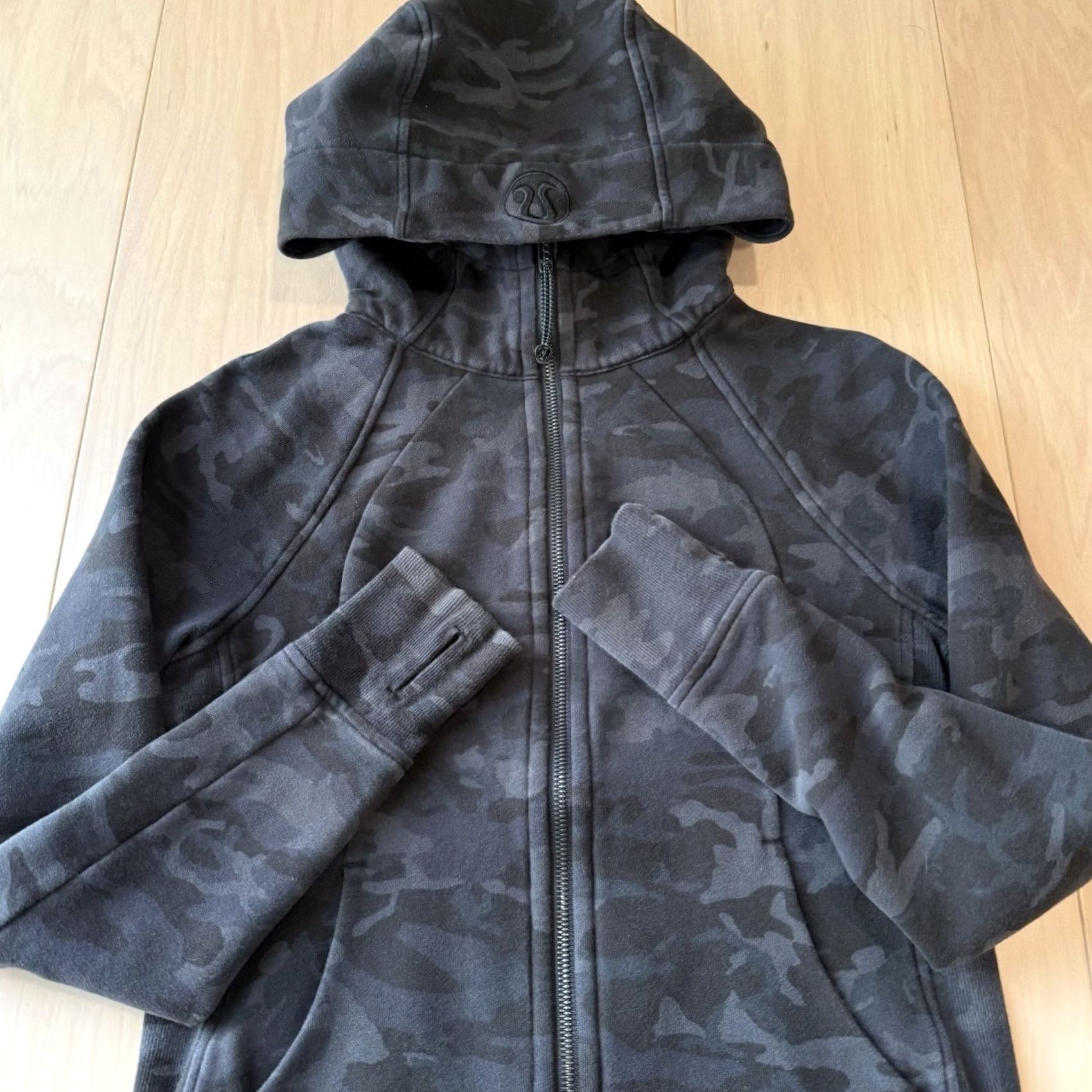 Lululemon Lululemon Scuba Hoodie Jacket 6 Black Camo Full Zip Workout Athleisure Yoga Size M / US 6-8 / IT 42-44 - 4 Thumbnail