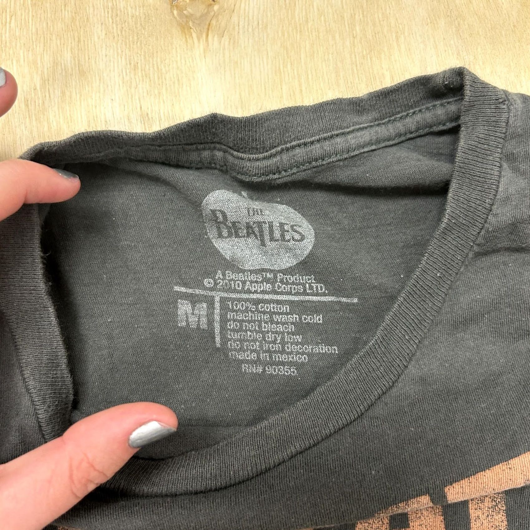 Vintage The Beatles Shirt Mens M Black Rock Band Graphic Tee T-Shirt Music Shirt Mens Black Bart Logo Front Graphic 2010 Apple Corps Ltd. Concerts Boys? Size US M / EU 48-50 / 2 - 2 Thumbnail