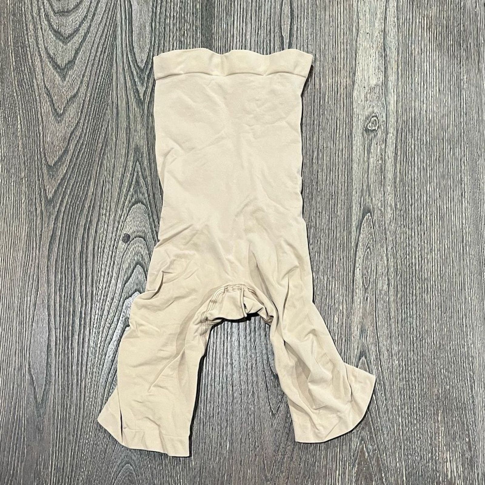 SKIMS NWOT Skims Shapewear Knee Shorts Sculpting Mid Thigh Open M Size ONE SIZE - 1 Thumbnail