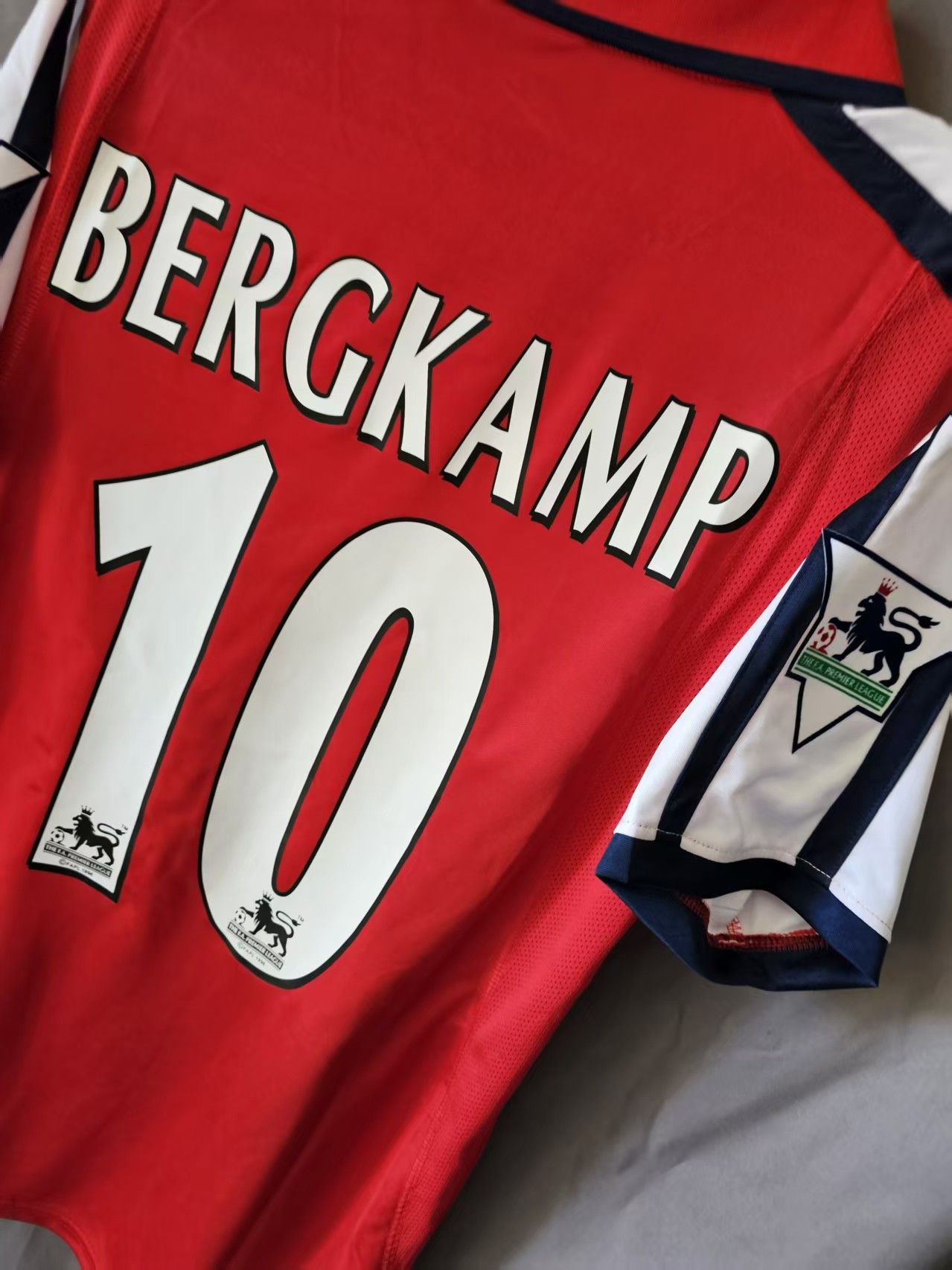 Other #10 Dennis Bergkamp 2000 2001 Arsenal Size US M / EU 48-50 / 2 - 3 Thumbnail