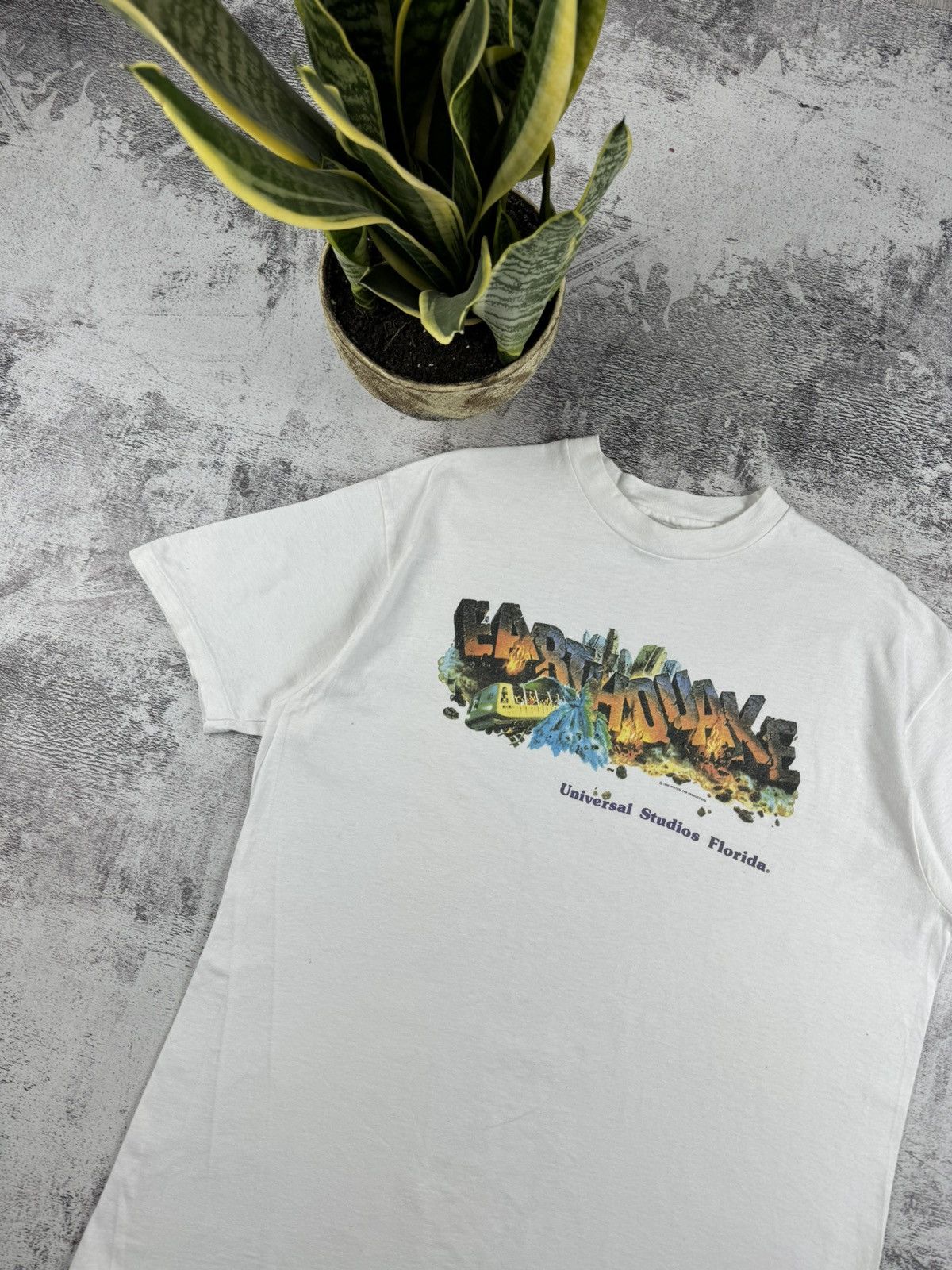 Universal Studios Vintage 80S 90S Earthquake 1990 Winterland Hanes T Shirt Tee Size US XL / EU 56 / 4 - 4 Thumbnail